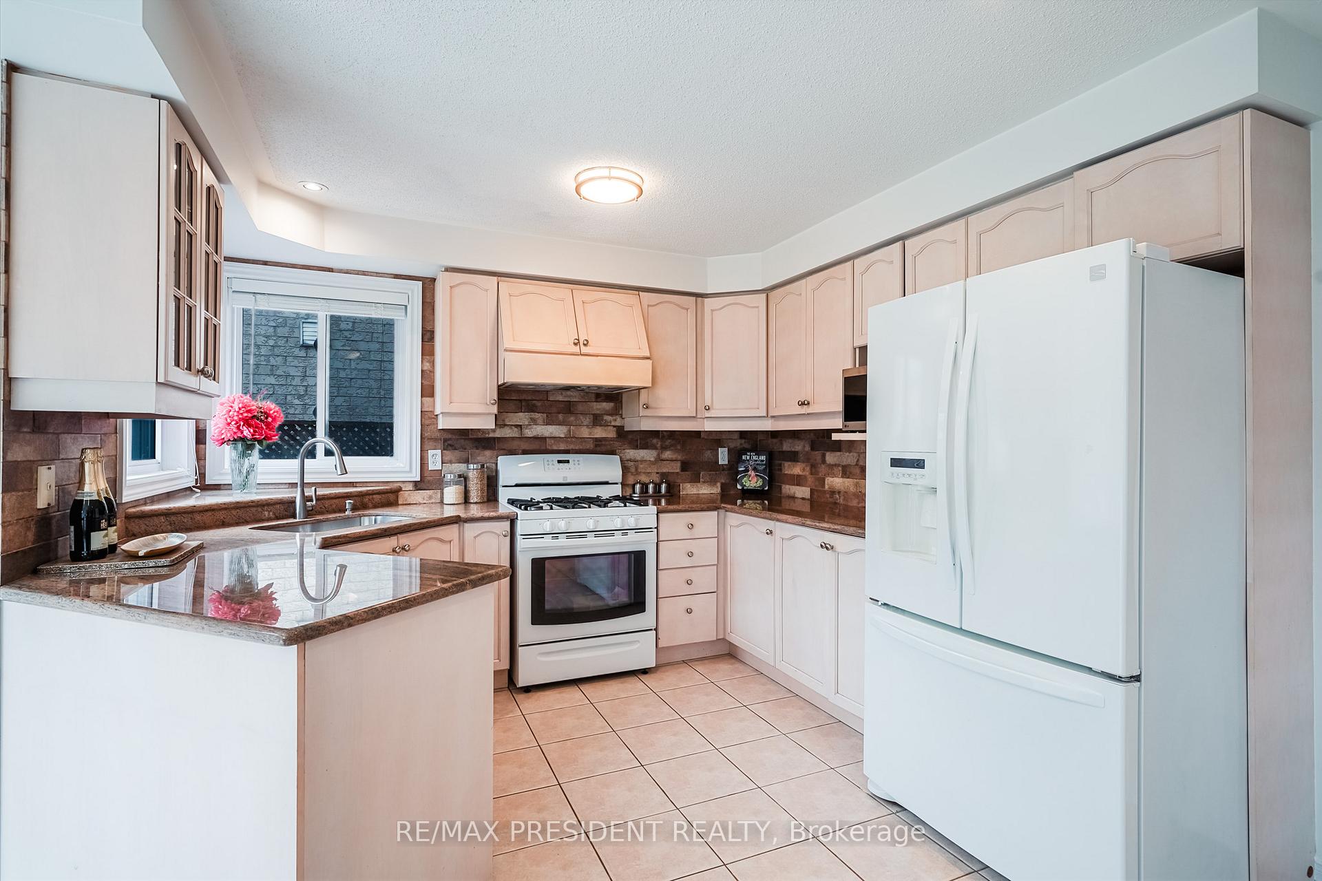 Photo 28 of 13 Tarquini Crescent, Caledon, Bolton West — HOMEH