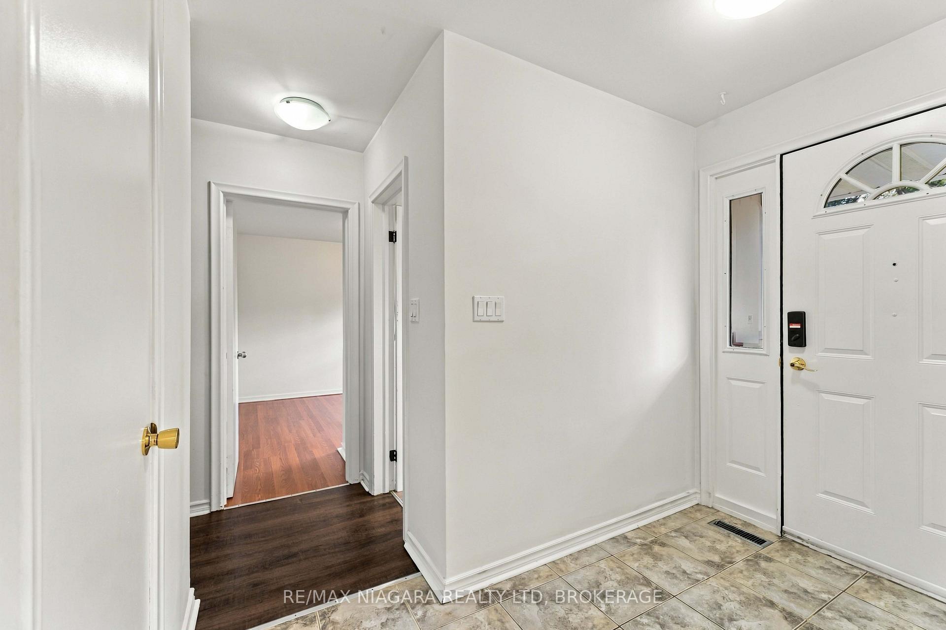 Photo 3 of 29 Glengarry Road, St. Catharines, Oakdale — HOMEH