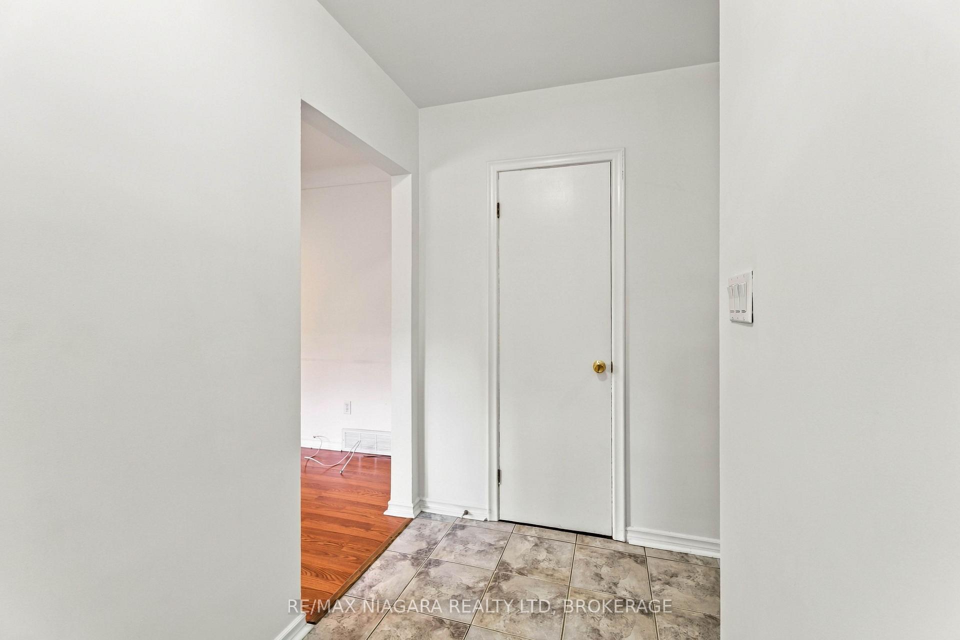 Photo 4 of 29 Glengarry Road, St. Catharines, Oakdale — HOMEH