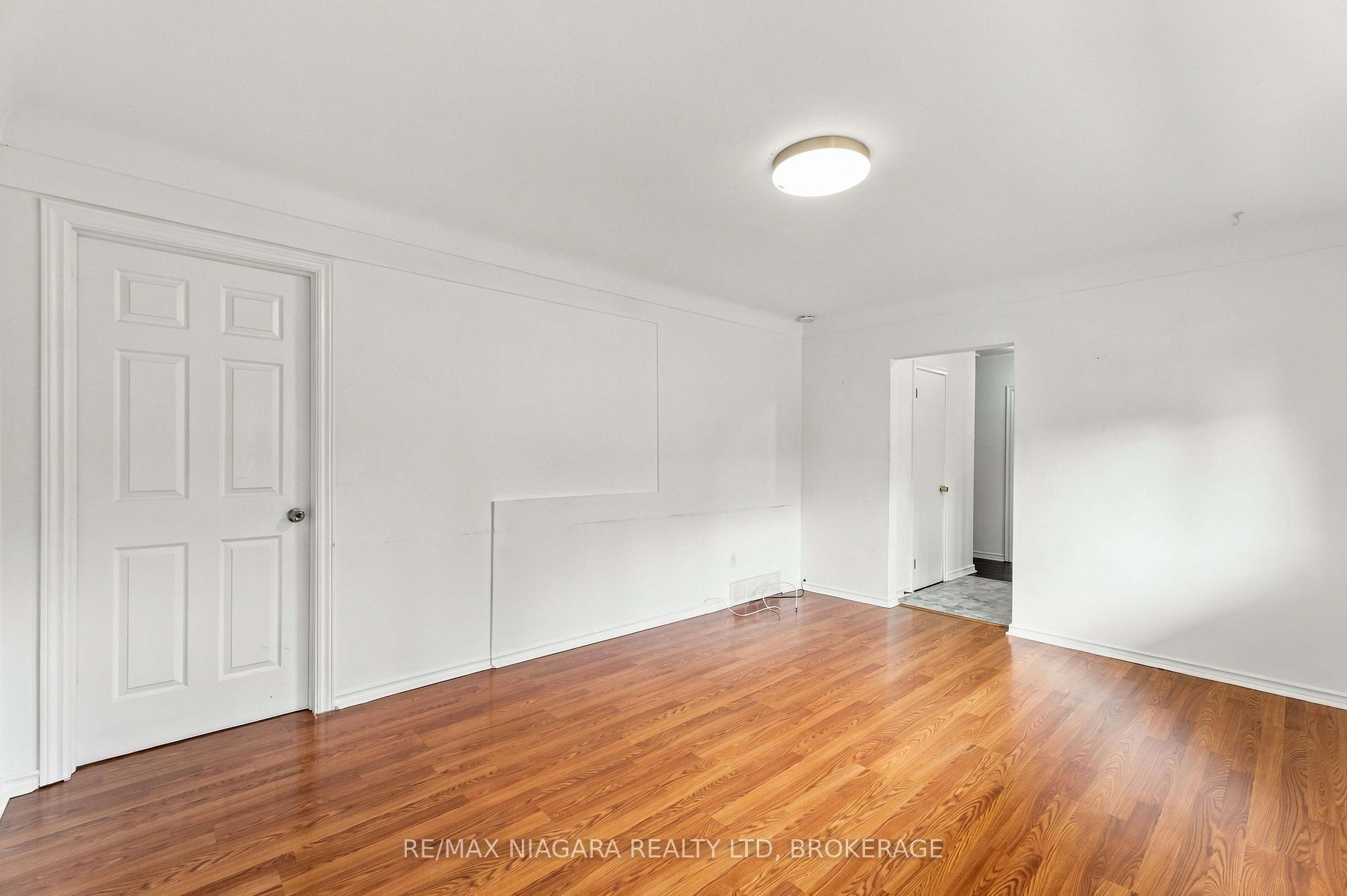 Photo 6 of 29 Glengarry Road, St. Catharines, Oakdale — HOMEH