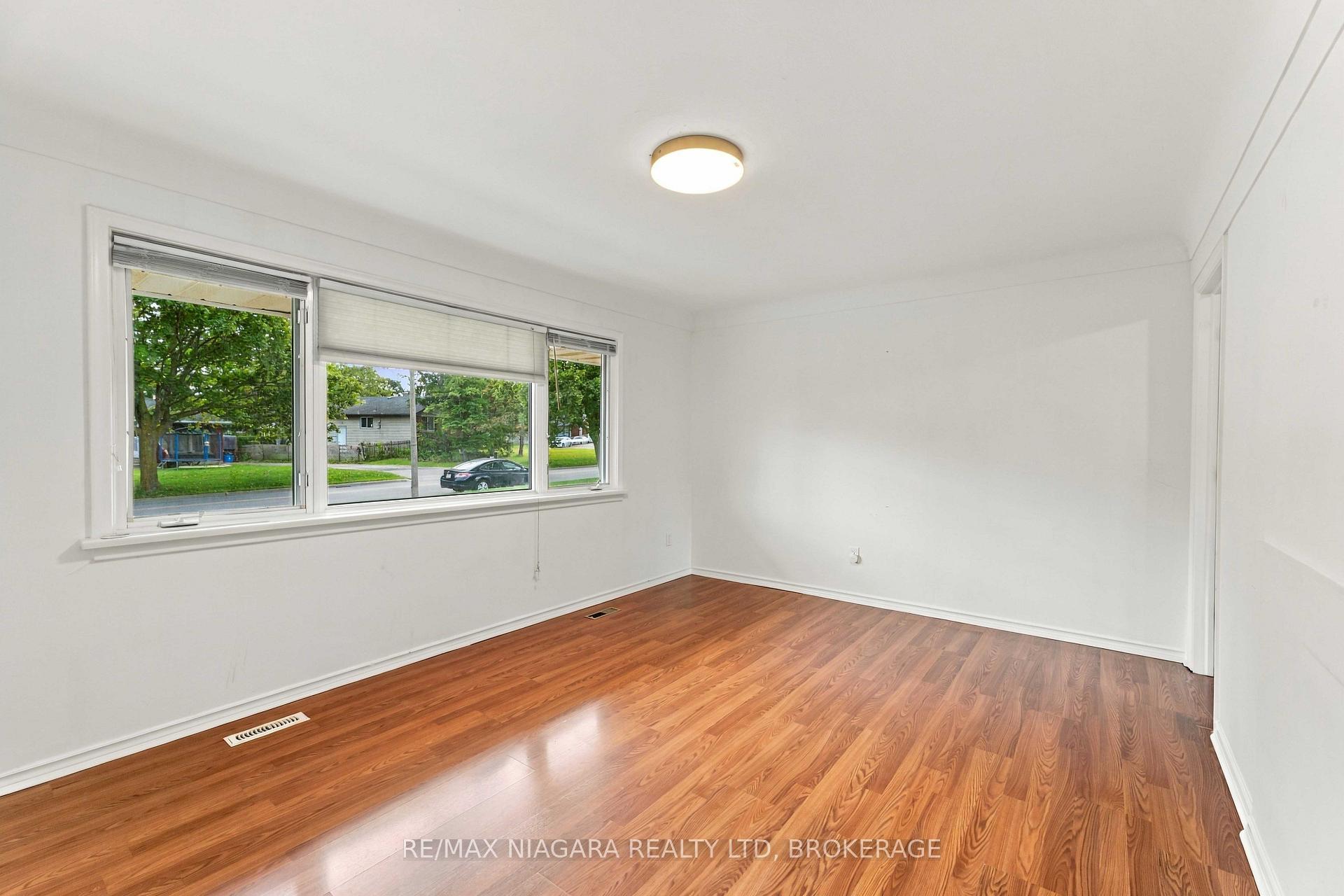 Photo 7 of 29 Glengarry Road, St. Catharines, Oakdale — HOMEH