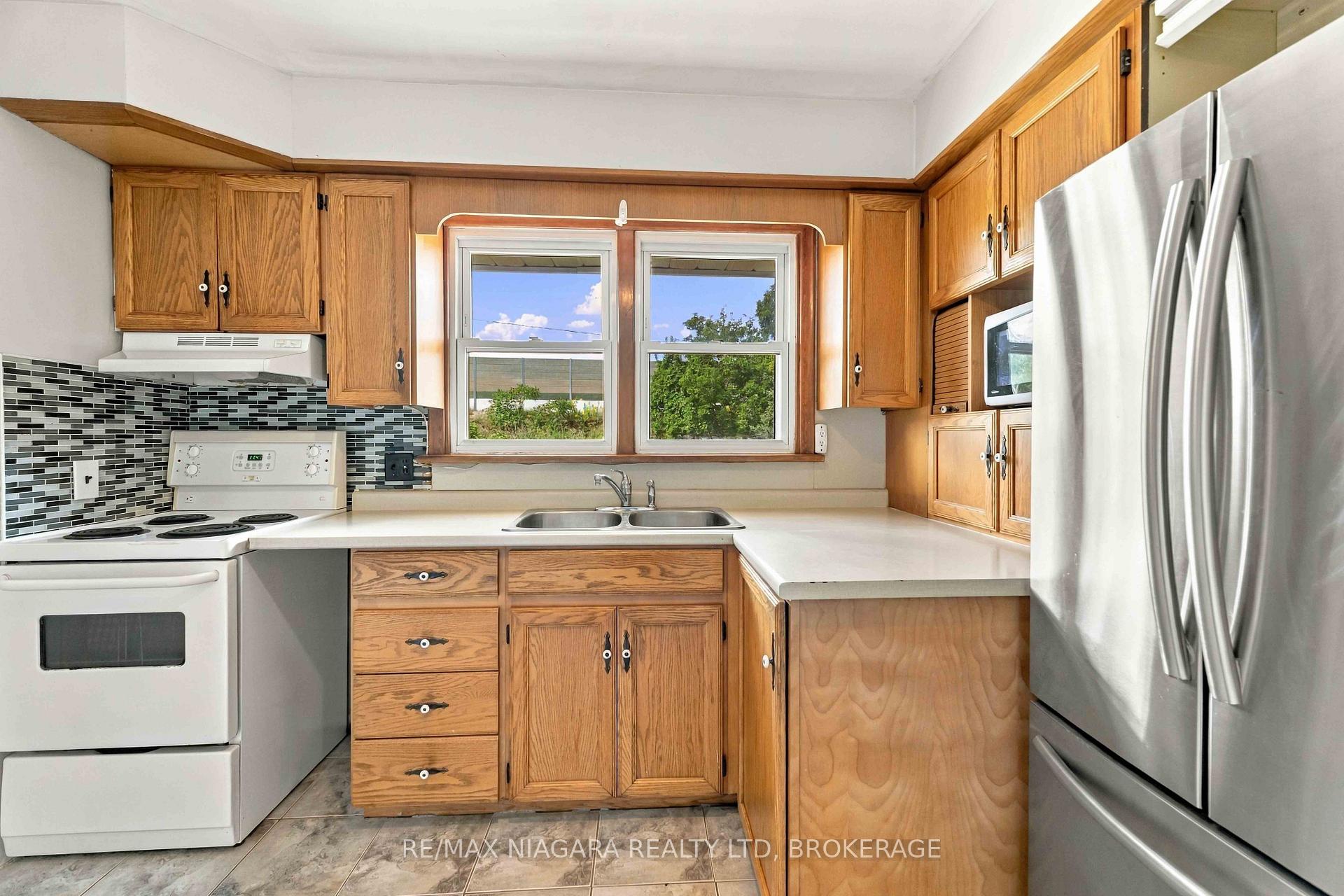 Photo 8 of 29 Glengarry Road, St. Catharines, Oakdale — HOMEH