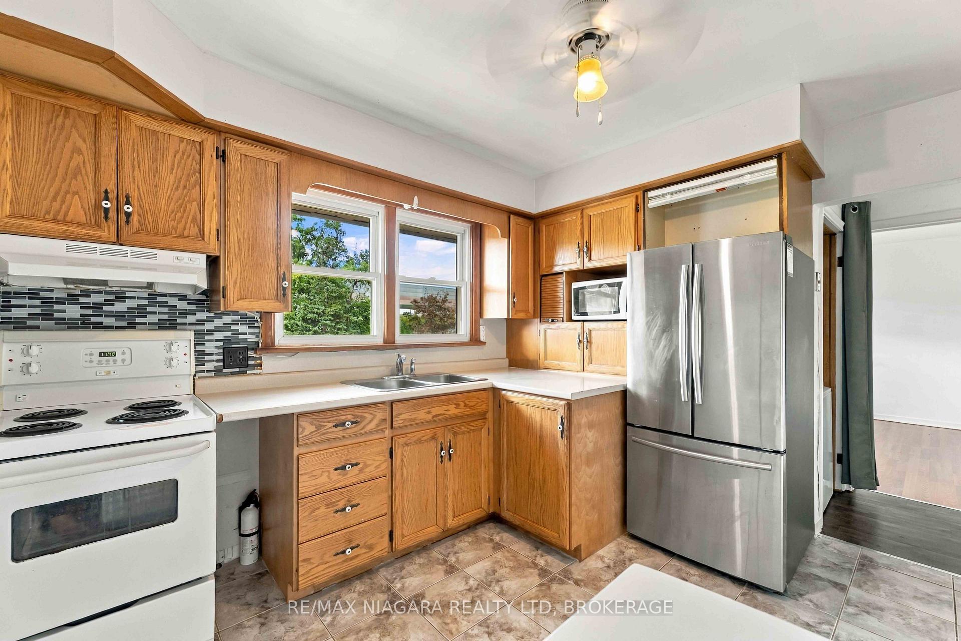 Photo 9 of 29 Glengarry Road, St. Catharines, Oakdale — HOMEH