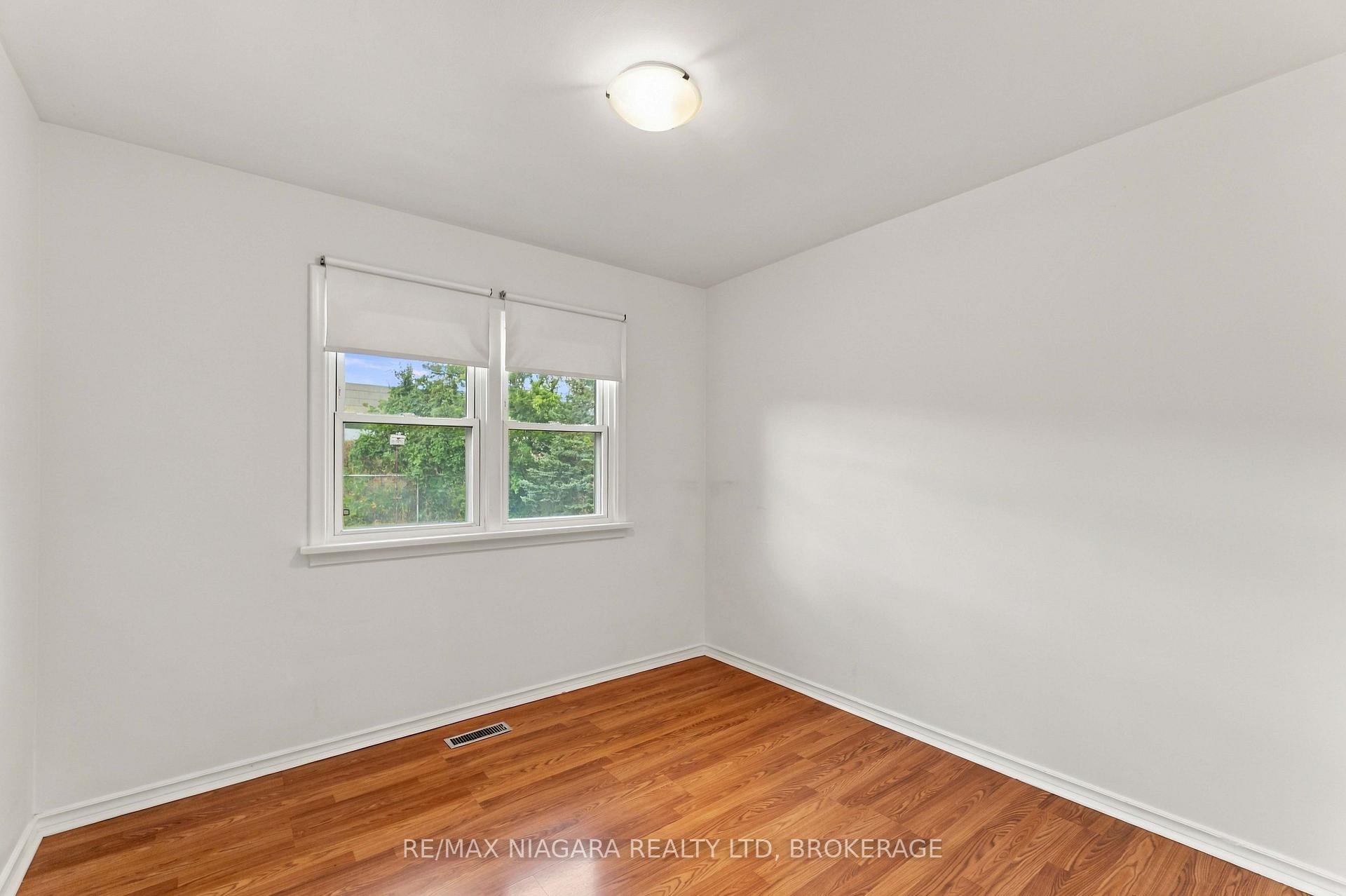 Photo 10 of 29 Glengarry Road, St. Catharines, Oakdale — HOMEH