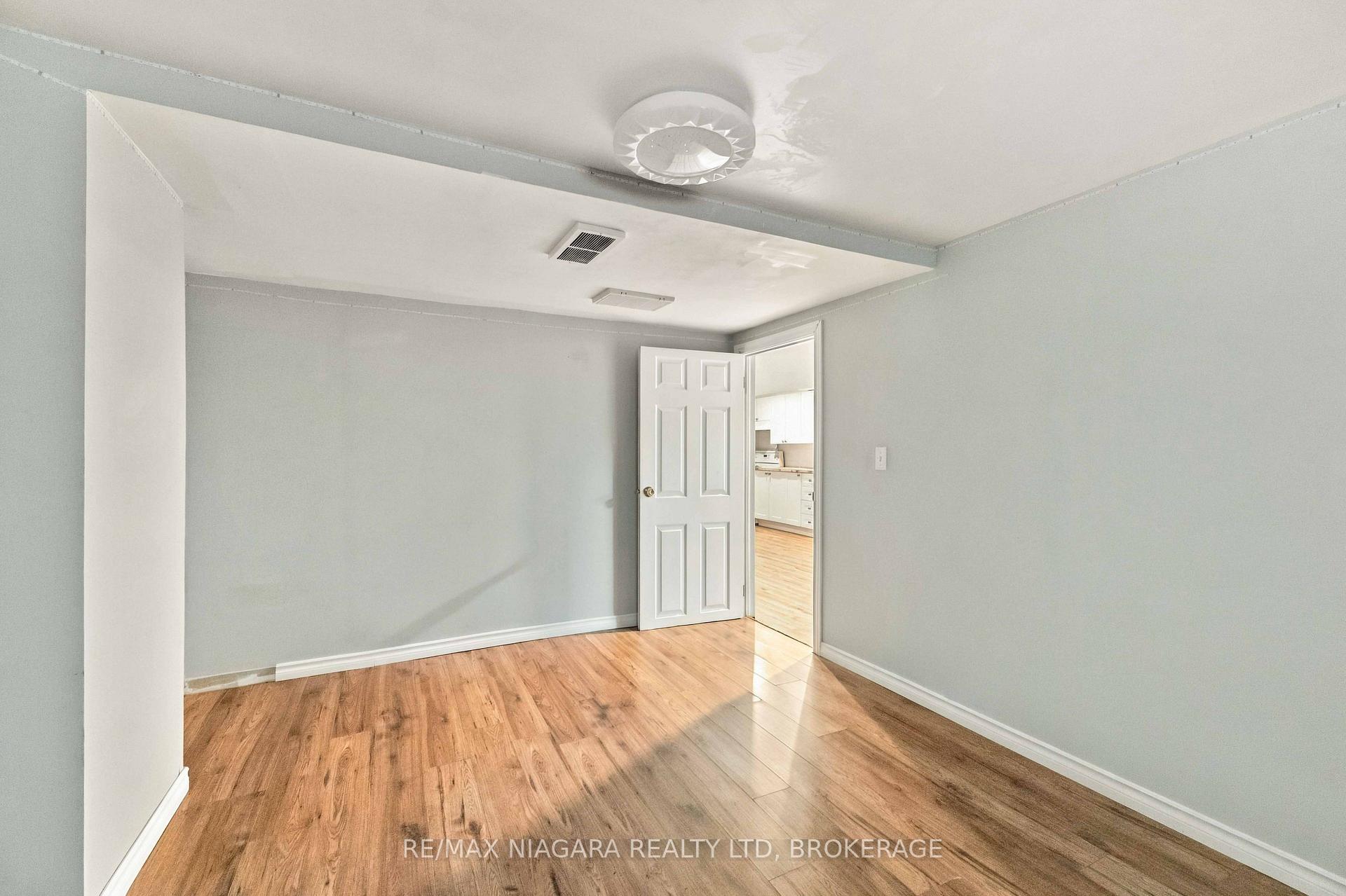 Photo 25 of 29 Glengarry Road, St. Catharines, Oakdale — HOMEH