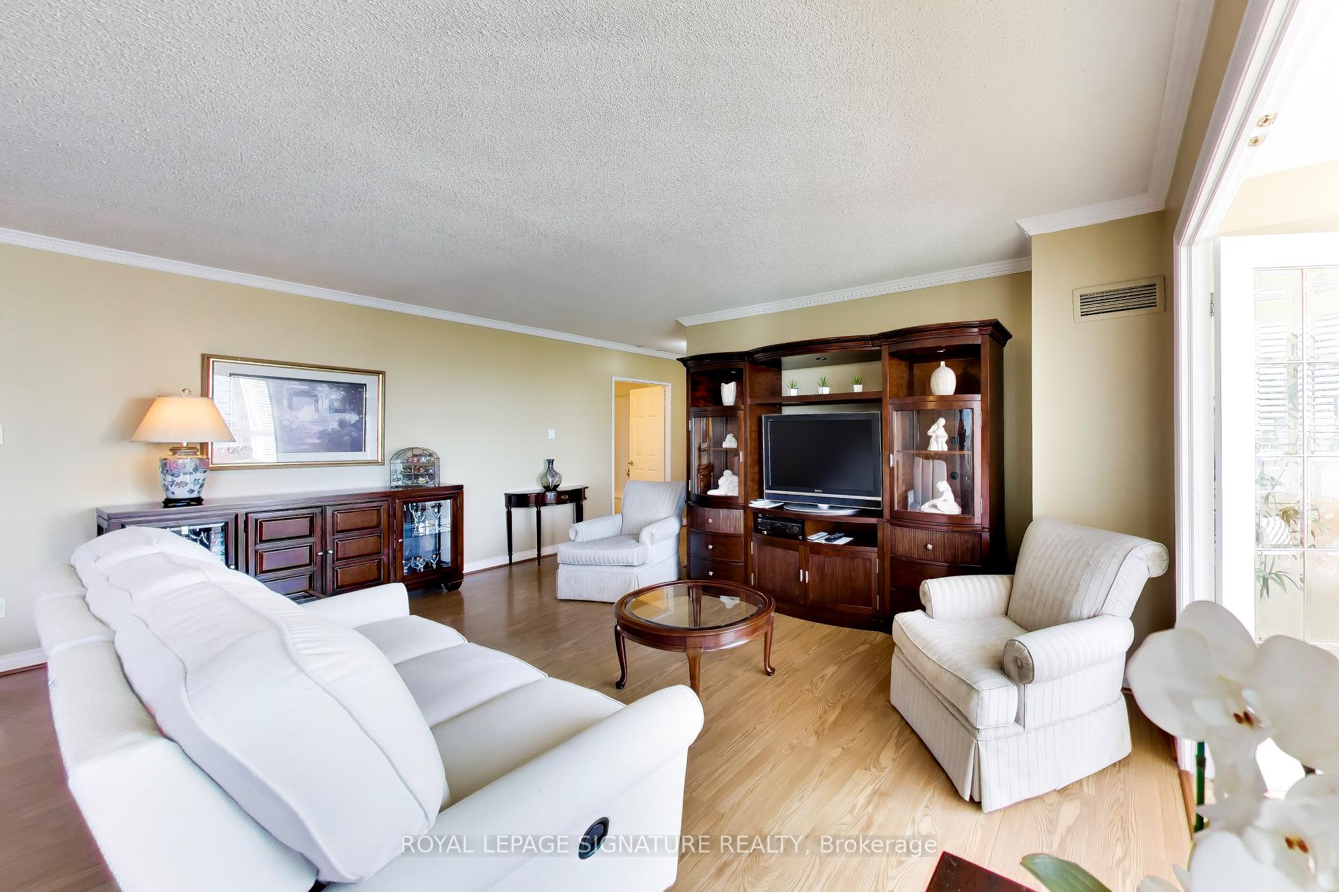 Photo 4 of Unit 1802, 1 Clark Avenue W, Vaughan, Crestwood-Springfarm-Yorkhill — HOMEH