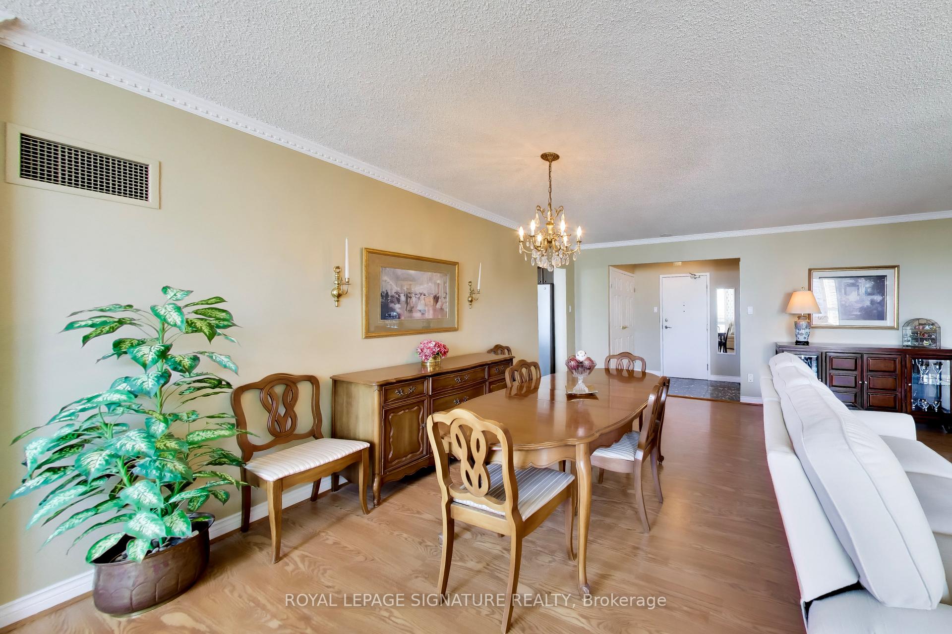 Photo 6 of Unit 1802, 1 Clark Avenue W, Vaughan, Crestwood-Springfarm-Yorkhill — HOMEH