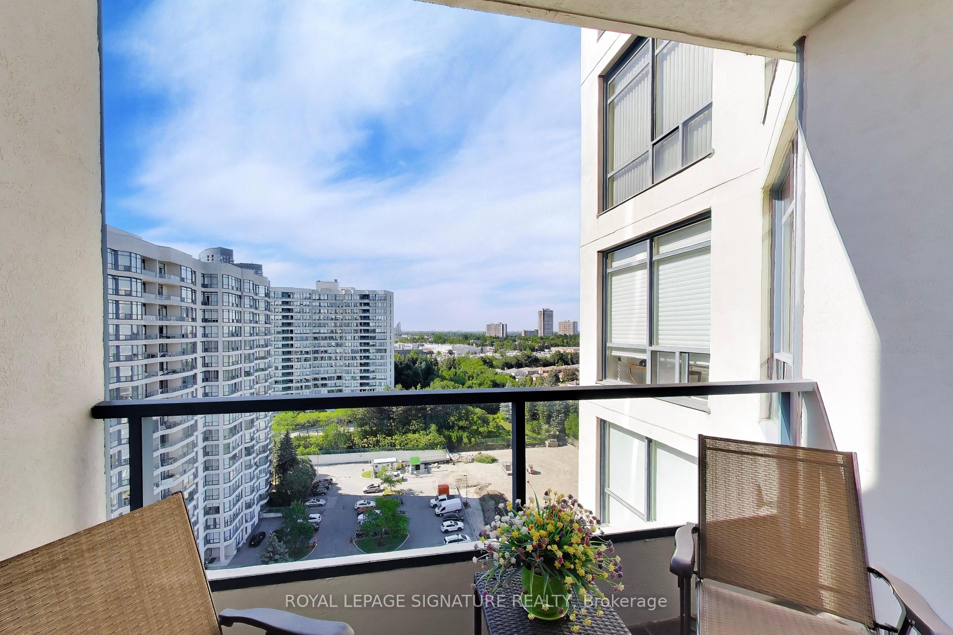 Photo 12 of Unit 1802, 1 Clark Avenue W, Vaughan, Crestwood-Springfarm-Yorkhill — HOMEH