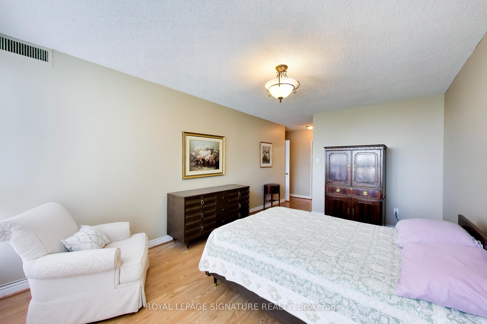 Photo 16 of Unit 1802, 1 Clark Avenue W, Vaughan, Crestwood-Springfarm-Yorkhill — HOMEH