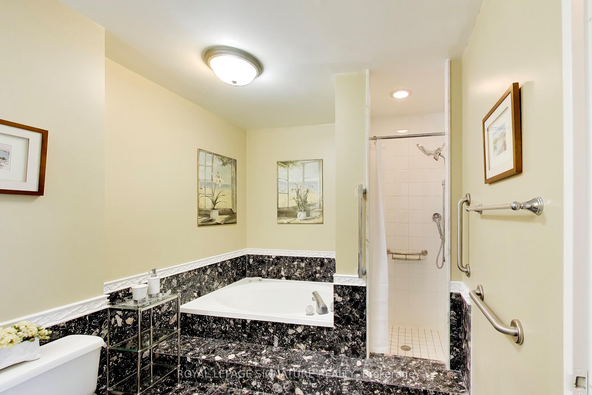 Photo 18 of Unit 1802, 1 Clark Avenue W, Vaughan, Crestwood-Springfarm-Yorkhill — HOMEH