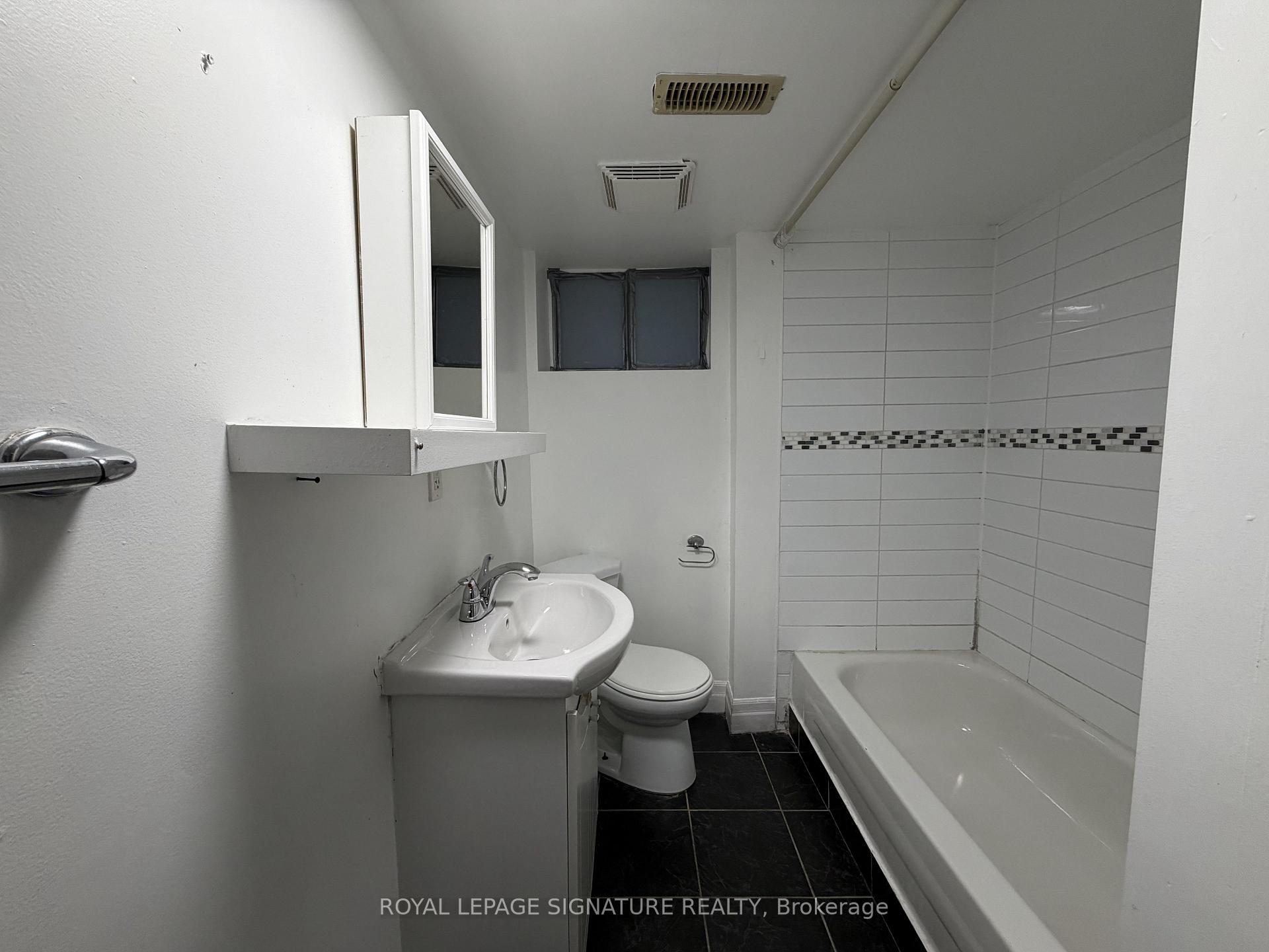 Photo 9 of Unit Bsmt, 118 Harding Boulevard, Scarborough, Birchcliffe-Cliffside — HOMEH