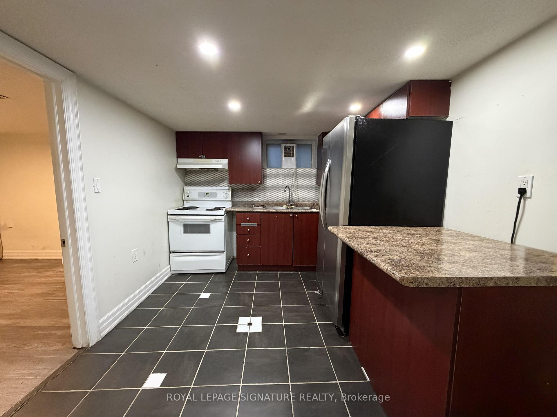 Photo 15 of Unit Bsmt, 118 Harding Boulevard, Scarborough, Birchcliffe-Cliffside — HOMEH