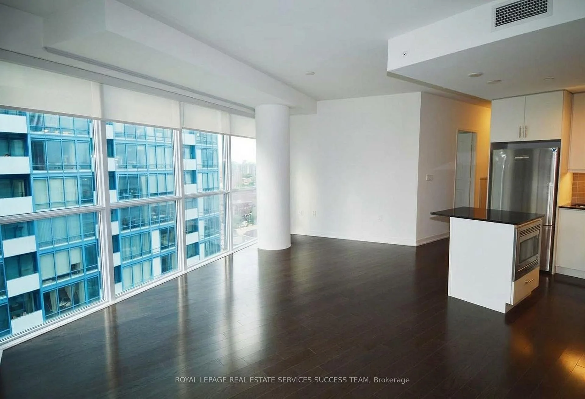 Photo 3 of Unit 2004, 1 The Esplanade, Toronto, Waterfront Communities — HOMEH