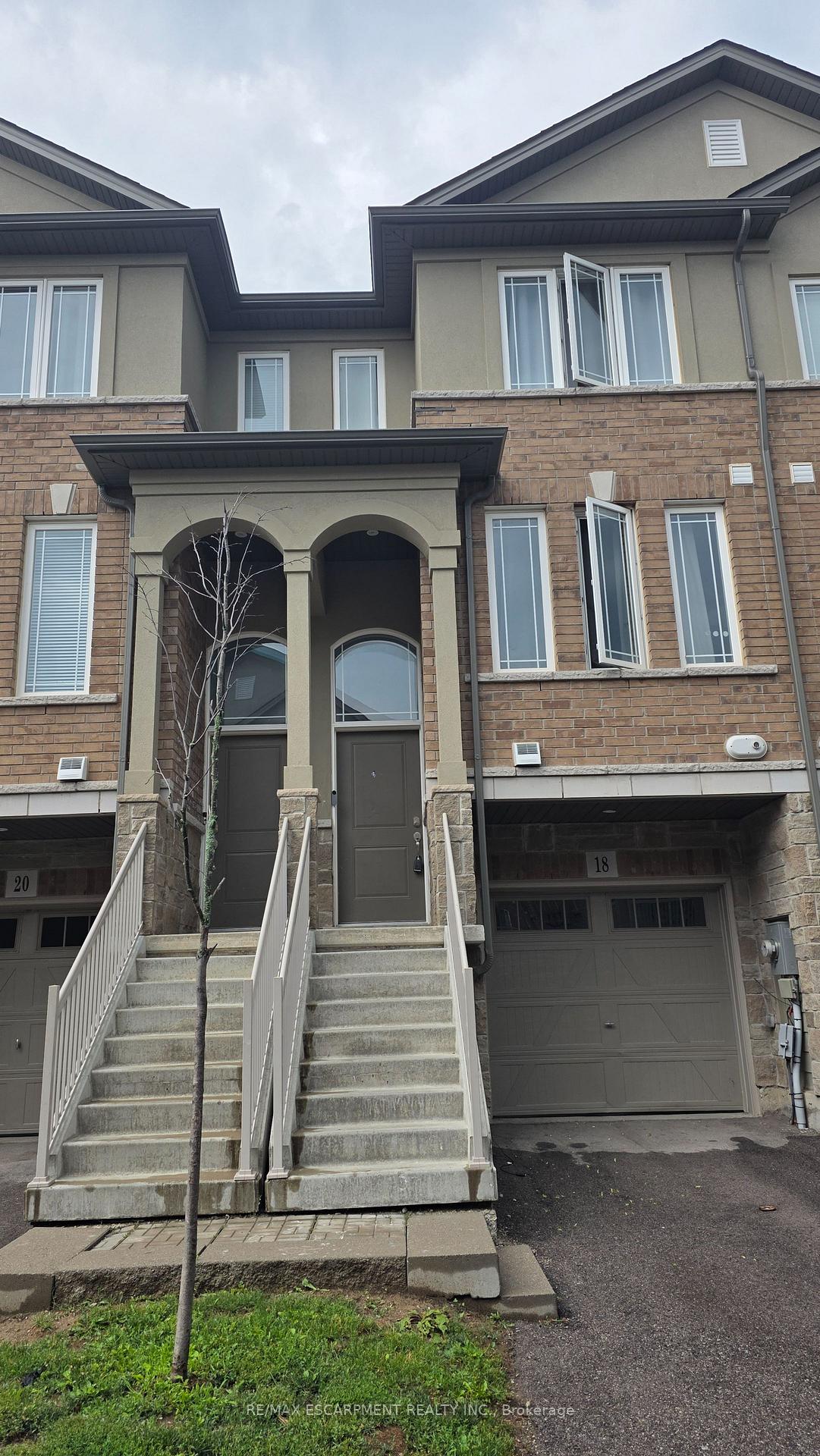 Photo 2 of 18 Aqua Lane, Hamilton, Rural Glanbrook — HOMEH