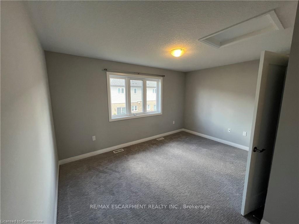 Photo 3 of 18 Aqua Lane, Hamilton, Rural Glanbrook — HOMEH