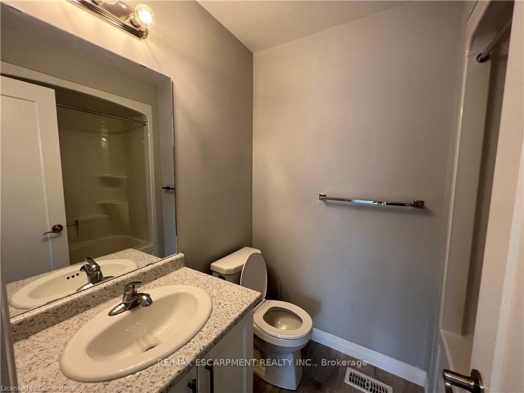 Photo 8 of 18 Aqua Lane, Hamilton, Rural Glanbrook — HOMEH