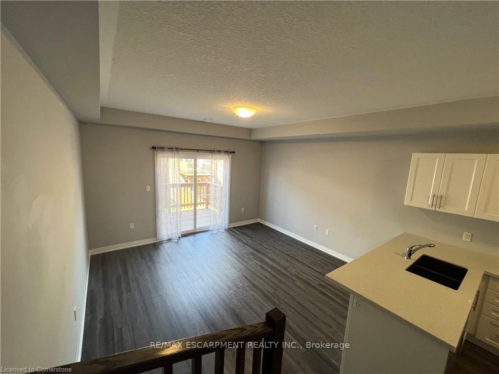 Photo 10 of 18 Aqua Lane, Hamilton, Rural Glanbrook — HOMEH