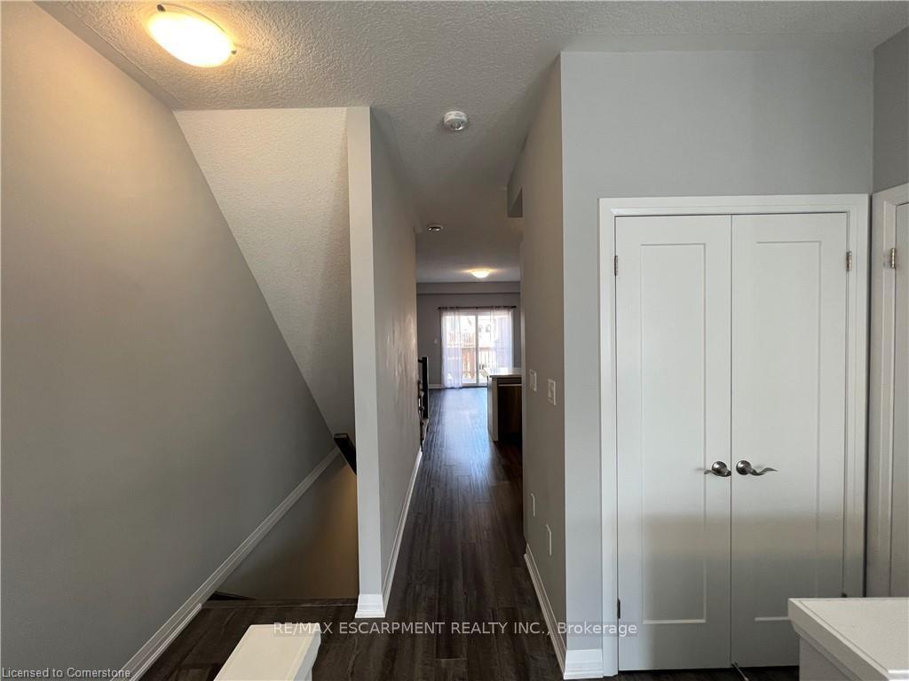 Photo 14 of 18 Aqua Lane, Hamilton, Rural Glanbrook — HOMEH