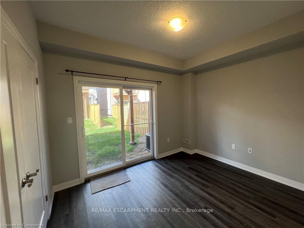 Photo 15 of 18 Aqua Lane, Hamilton, Rural Glanbrook — HOMEH