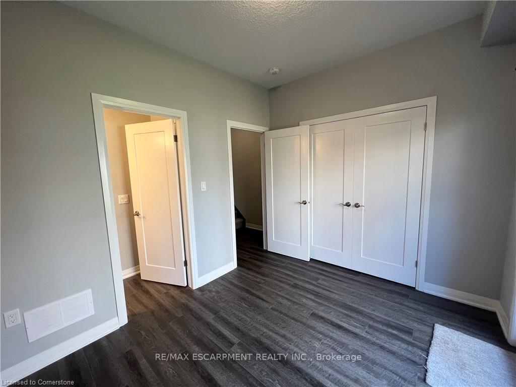 Photo 17 of 18 Aqua Lane, Hamilton, Rural Glanbrook — HOMEH