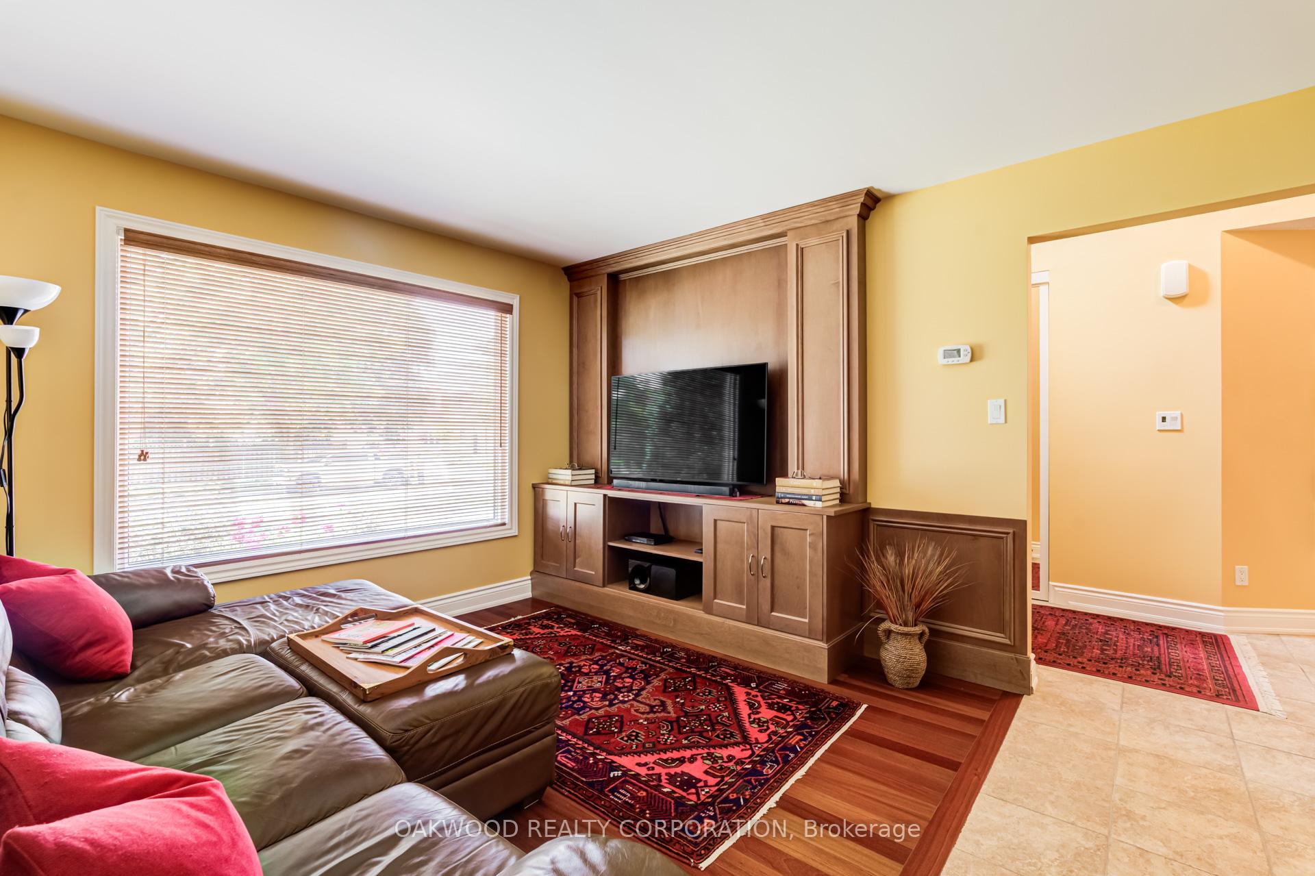 Photo 5 of 486 Greenock Drive, Vaughan, Maple — HOMEH
