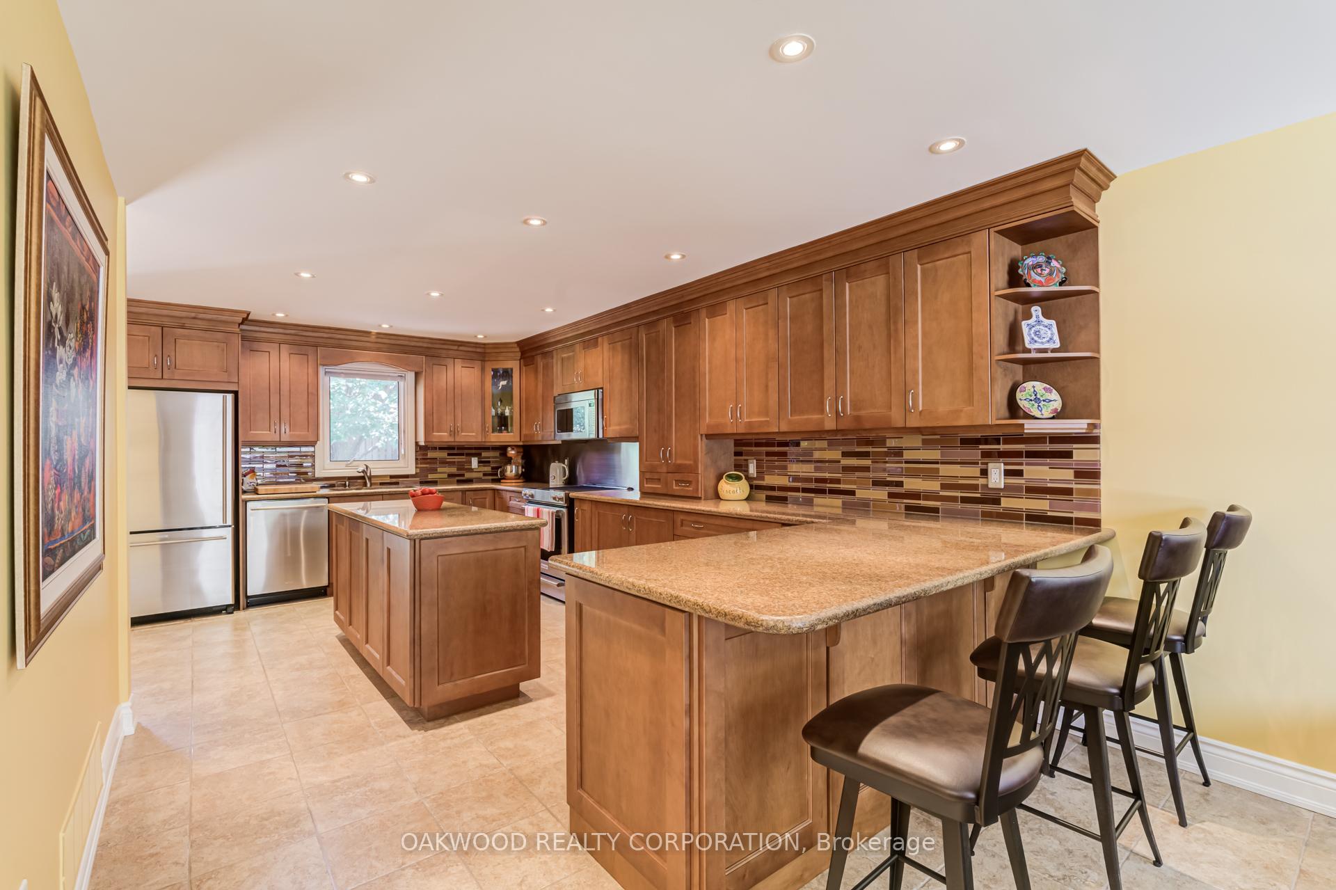 Photo 7 of 486 Greenock Drive, Vaughan, Maple — HOMEH