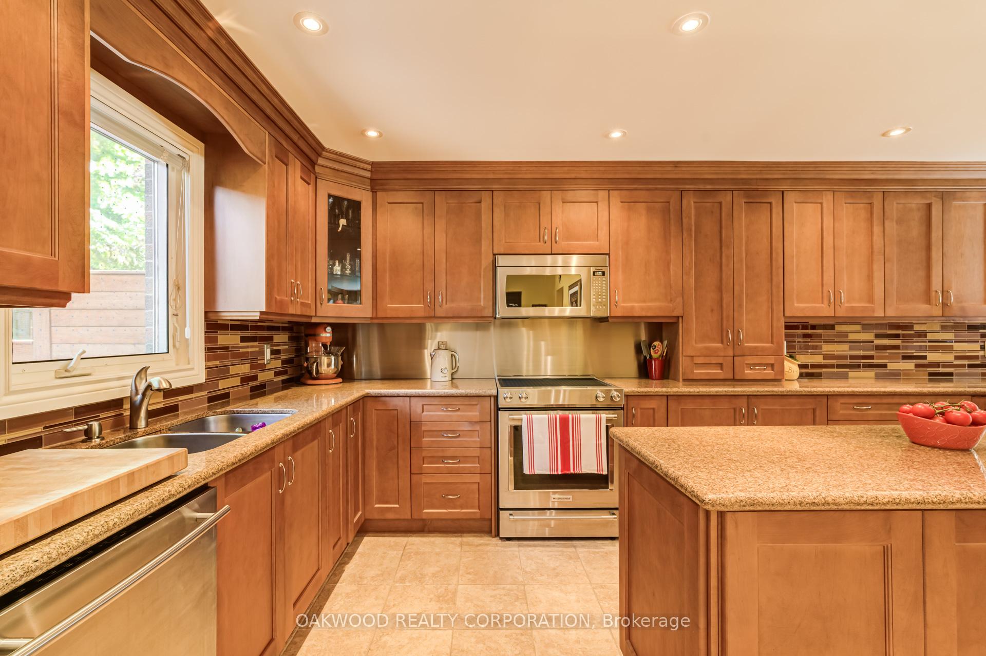 Photo 8 of 486 Greenock Drive, Vaughan, Maple — HOMEH