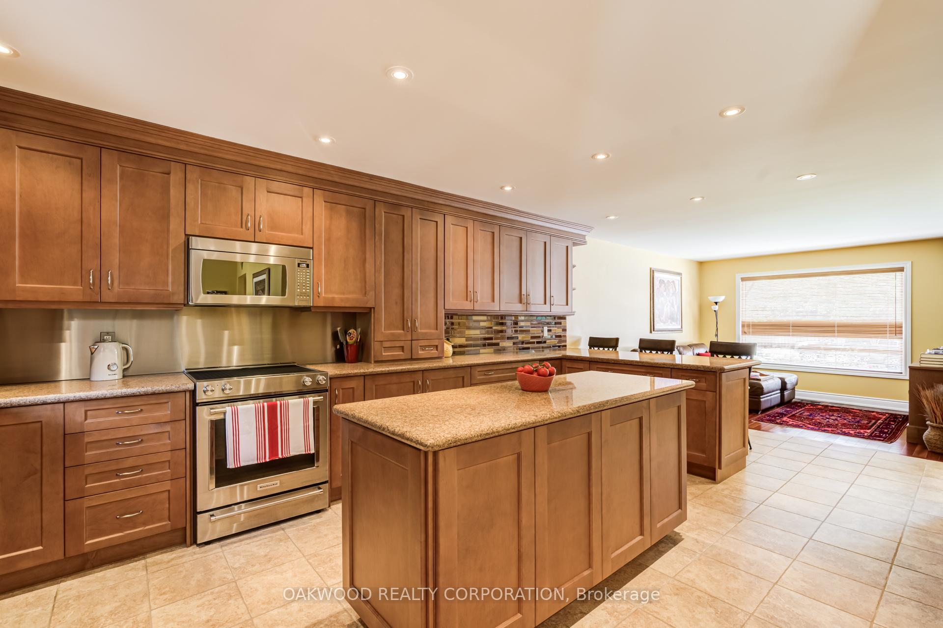 Photo 9 of 486 Greenock Drive, Vaughan, Maple — HOMEH