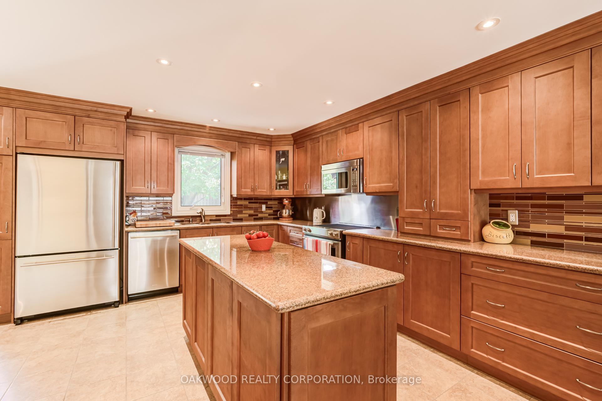 Photo 10 of 486 Greenock Drive, Vaughan, Maple — HOMEH