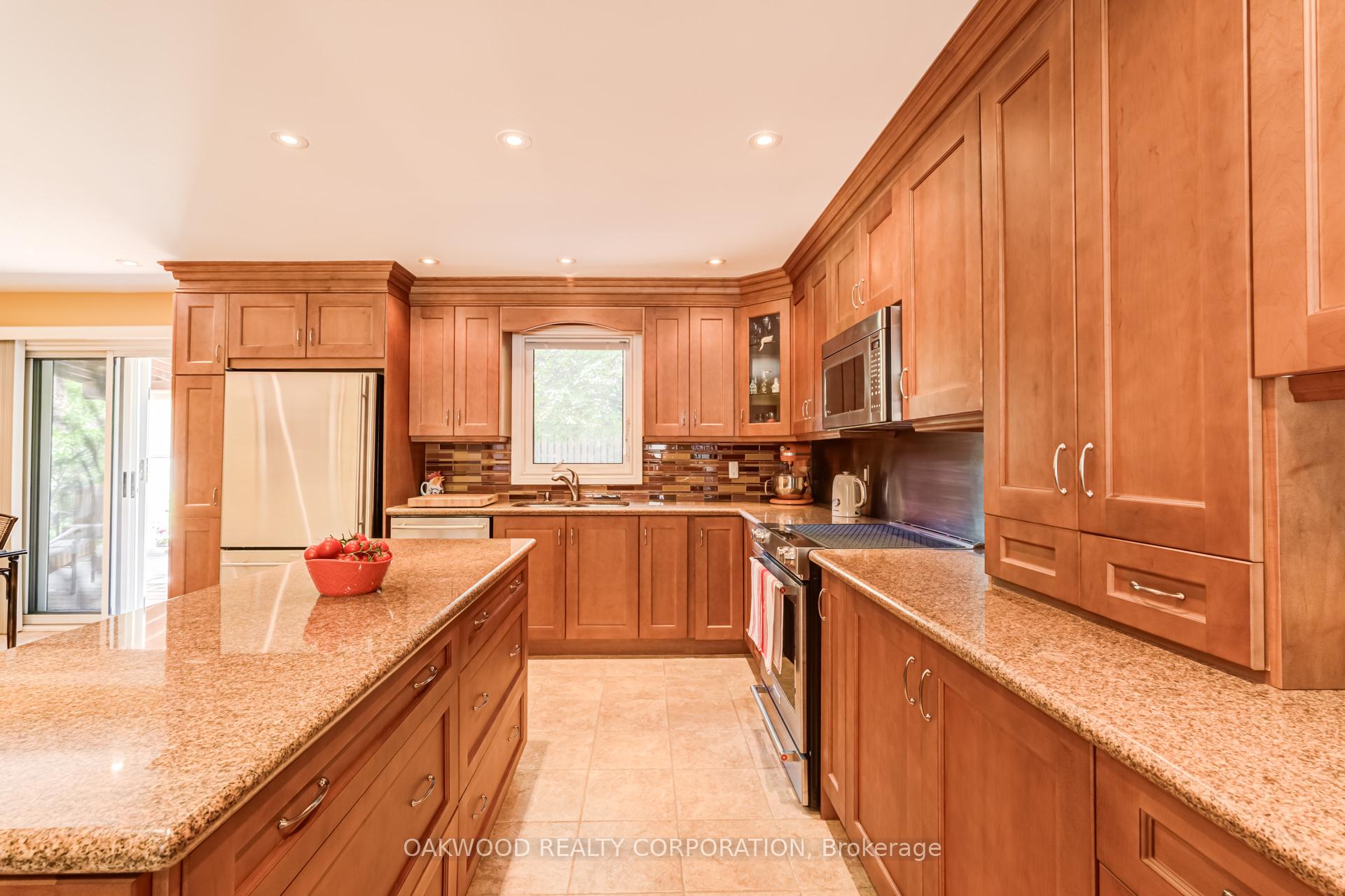 Photo 11 of 486 Greenock Drive, Vaughan, Maple — HOMEH
