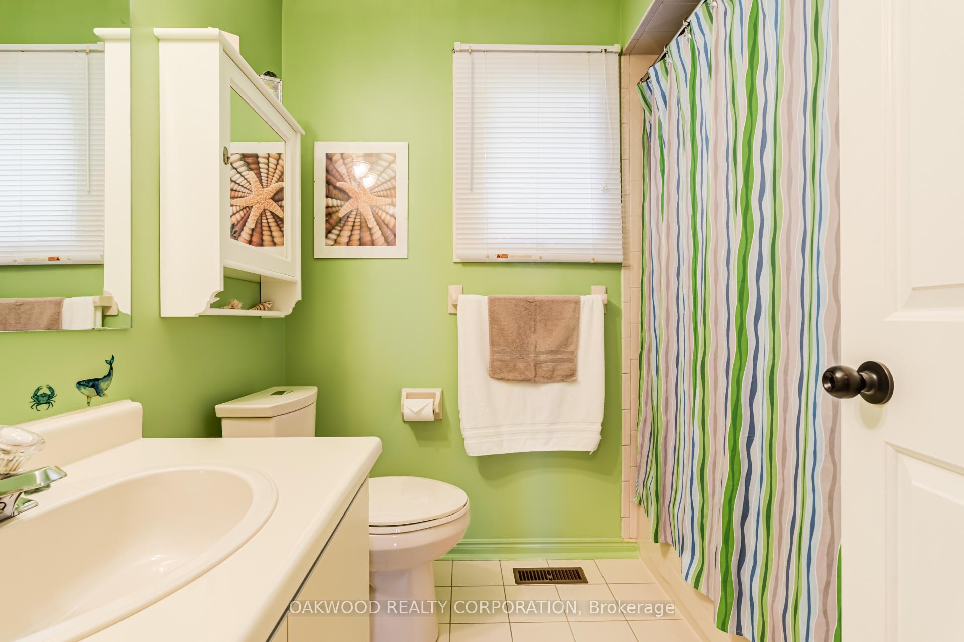 Photo 22 of 486 Greenock Drive, Vaughan, Maple — HOMEH