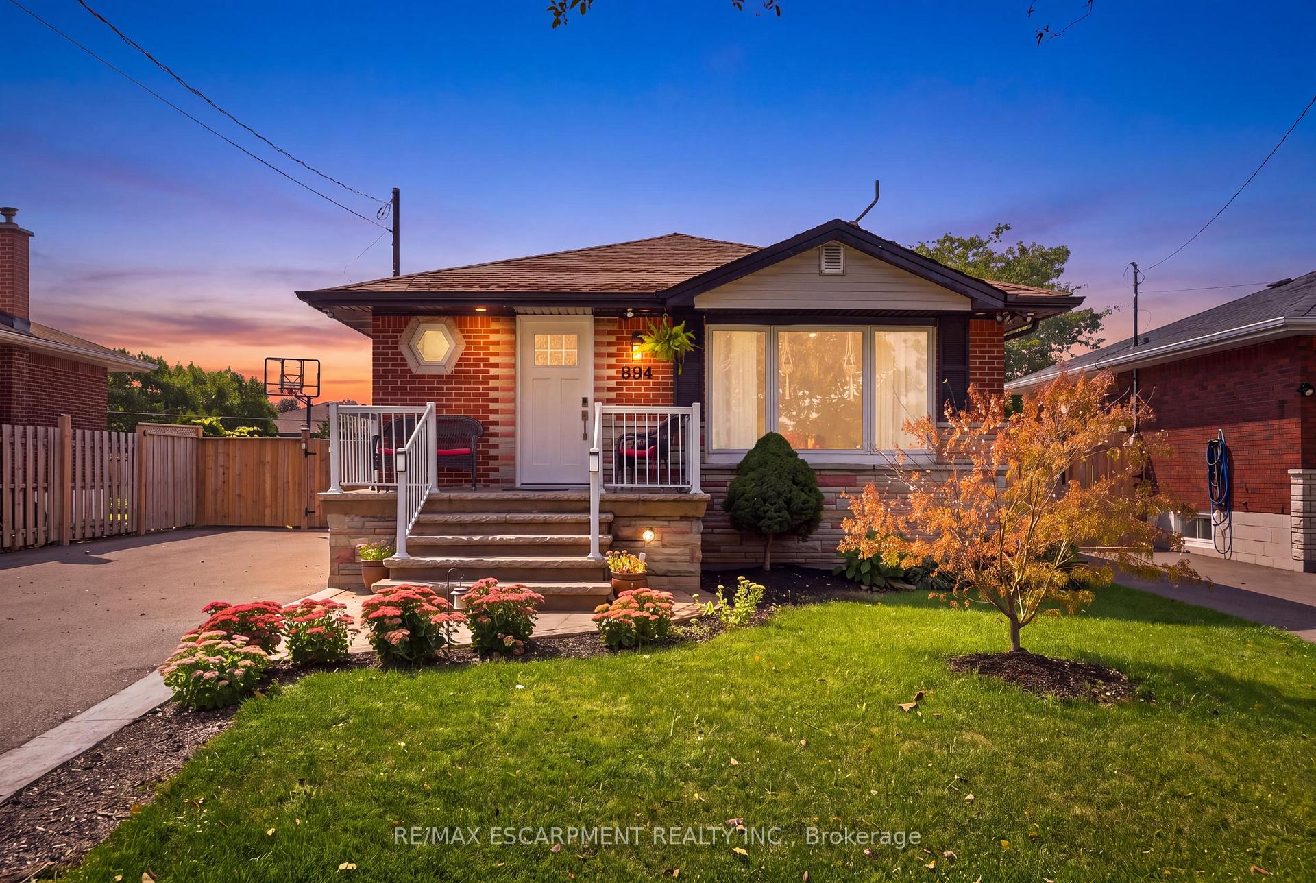 Photo 1 of 894 Brucedale Avenue E, Hamilton, Sunninghill — HOMEH