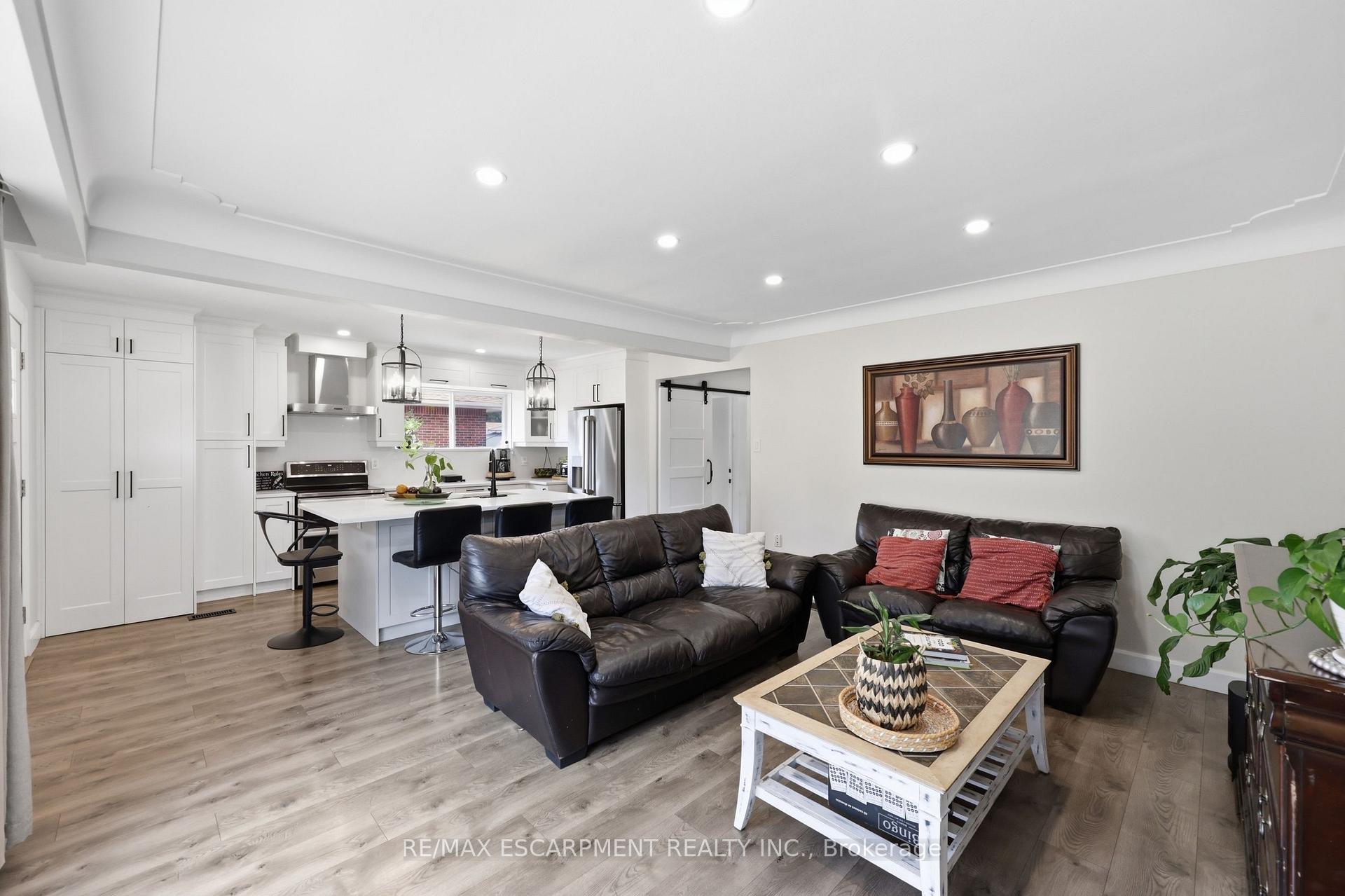 Photo 5 of 894 Brucedale Avenue E, Hamilton, Sunninghill — HOMEH