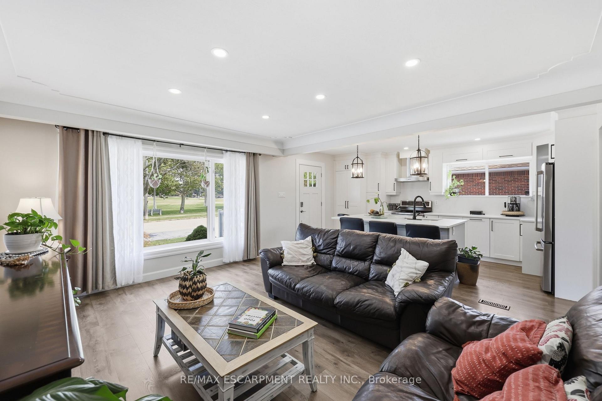 Photo 7 of 894 Brucedale Avenue E, Hamilton, Sunninghill — HOMEH