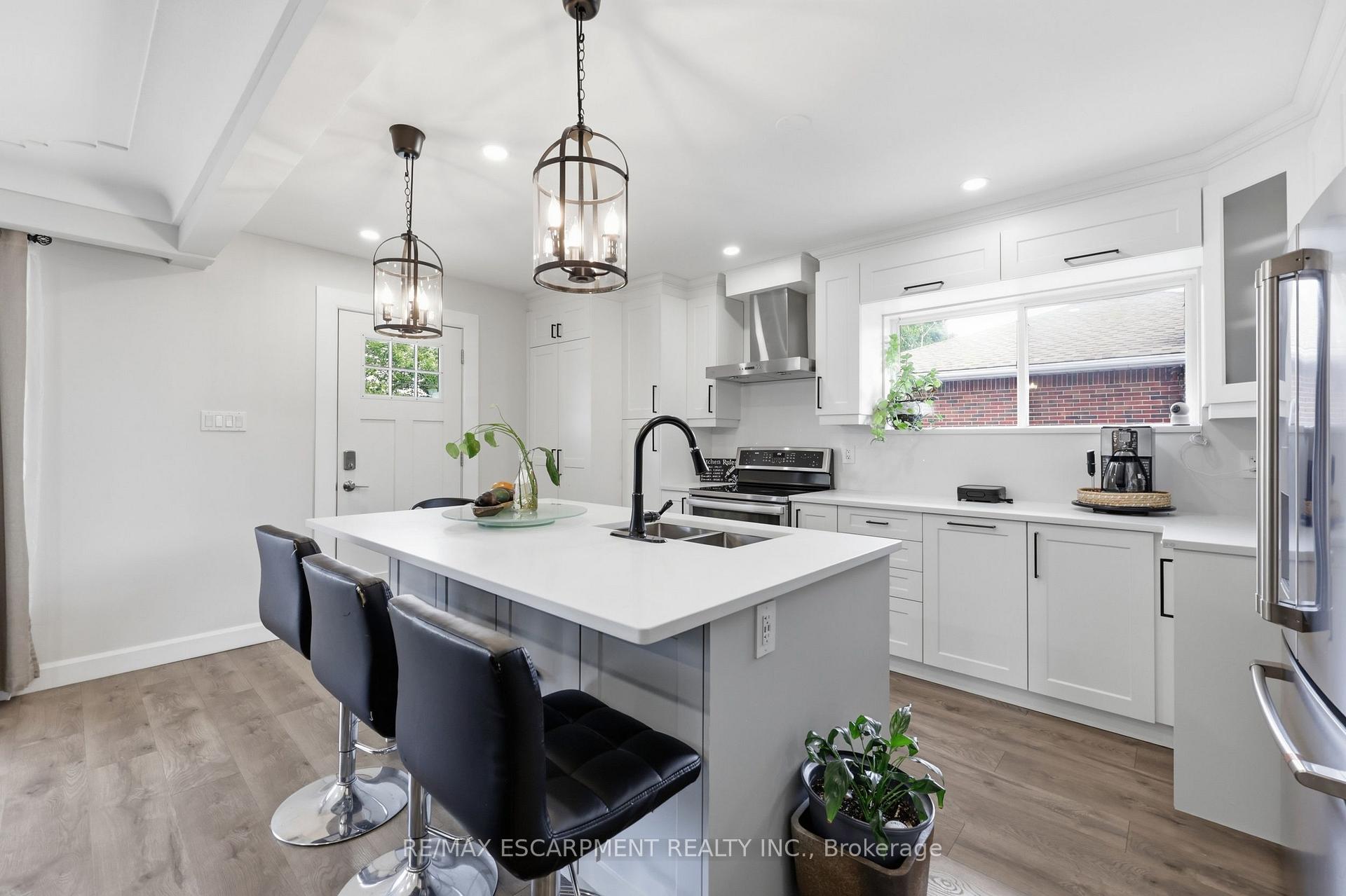Photo 10 of 894 Brucedale Avenue E, Hamilton, Sunninghill — HOMEH