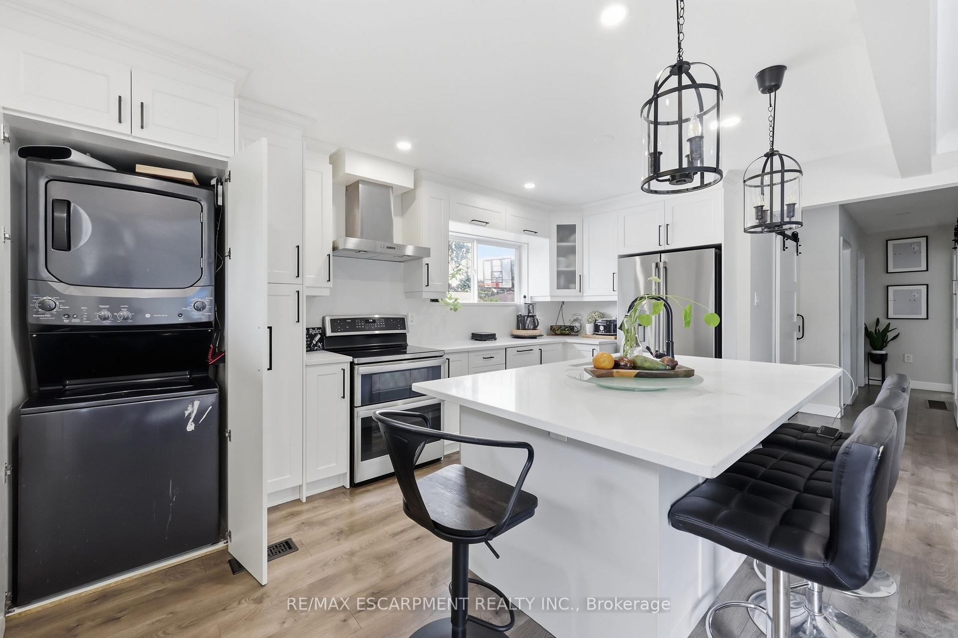 Photo 12 of 894 Brucedale Avenue E, Hamilton, Sunninghill — HOMEH