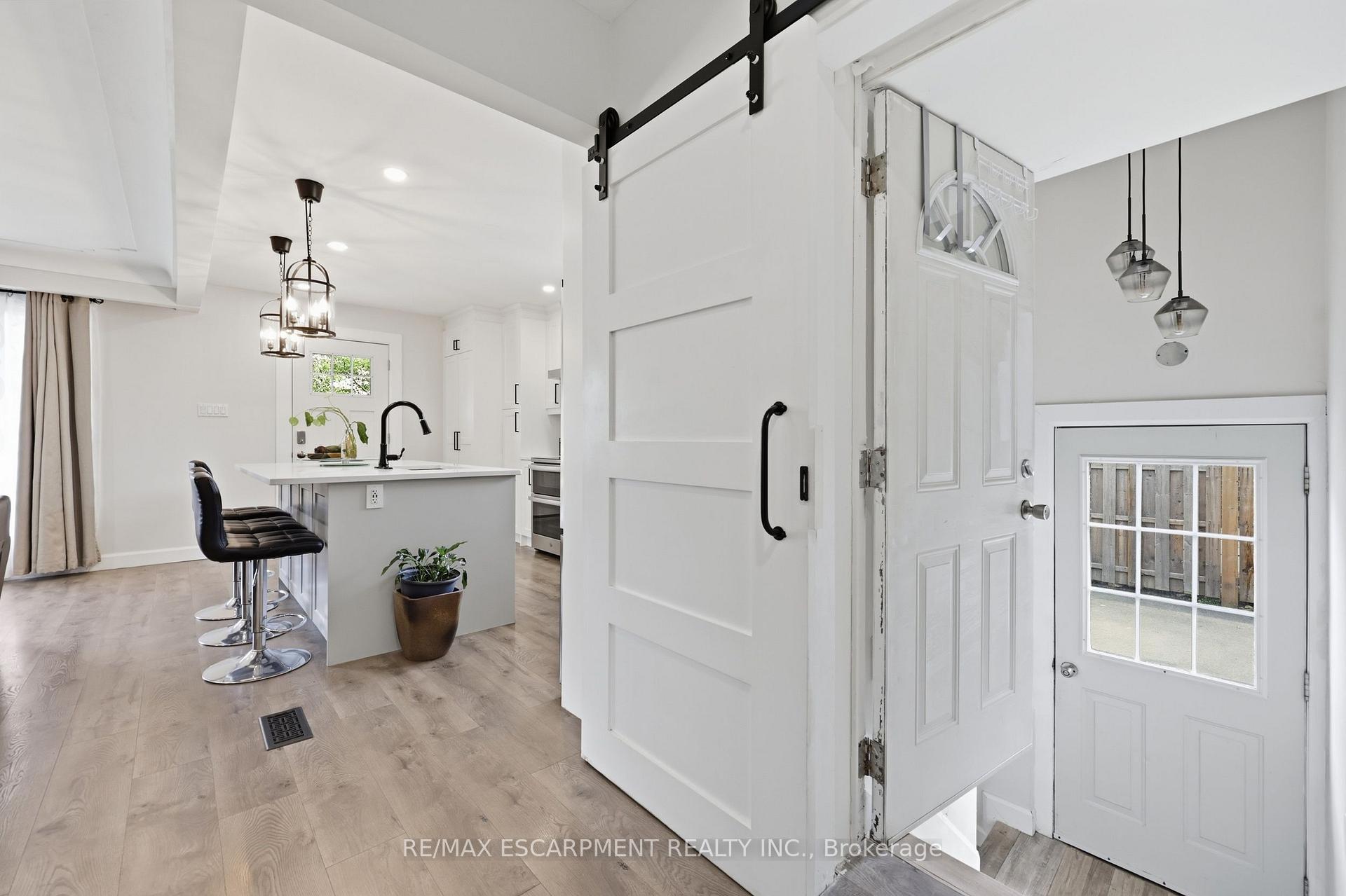 Photo 13 of 894 Brucedale Avenue E, Hamilton, Sunninghill — HOMEH