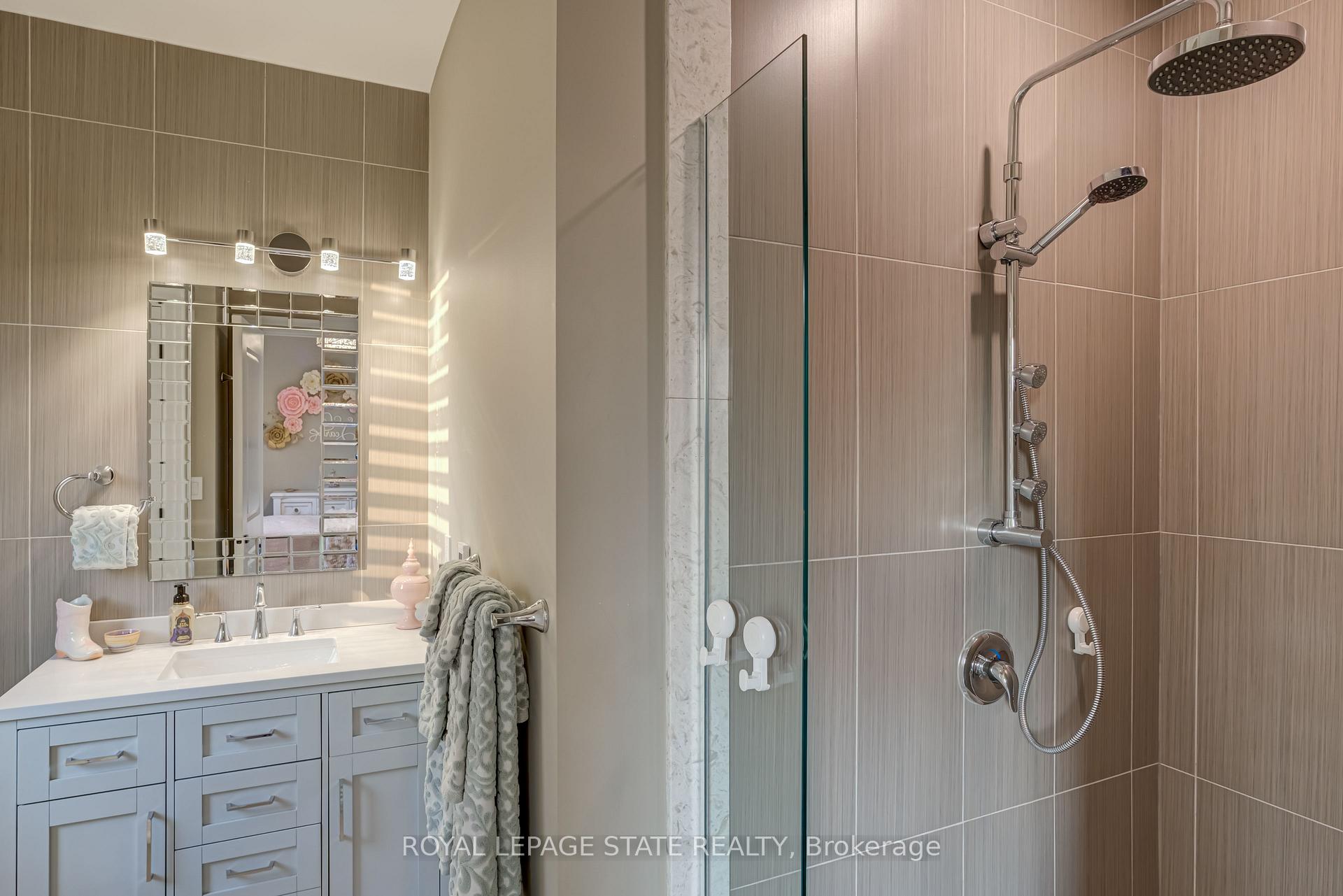Photo 31 of 100 Seneca Drive, Hamilton, Ancaster — HOMEH