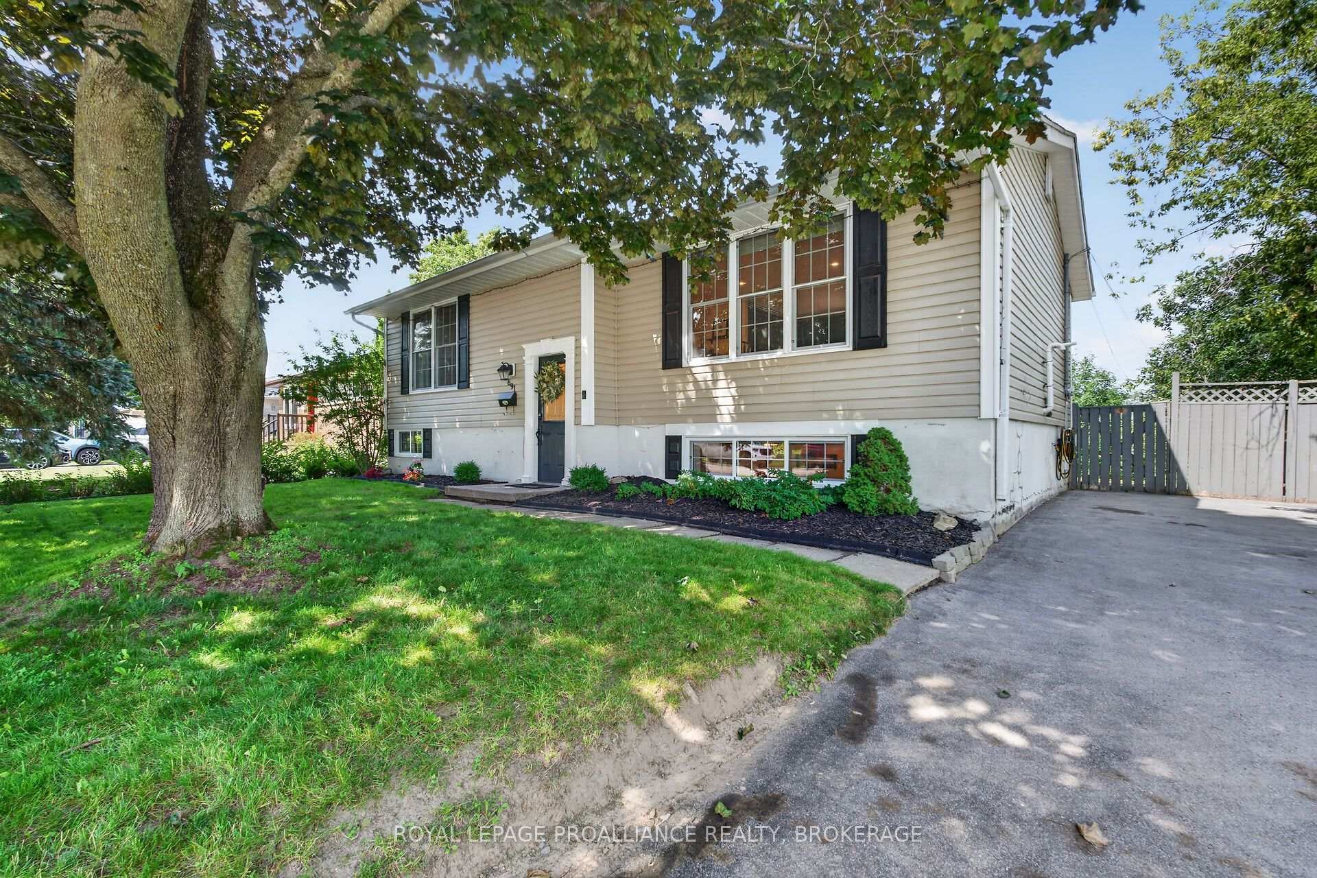 Photo 2 of 691 Aylmer Crescent, Kingston, South of Taylor-Kidd Blvd — HOMEH