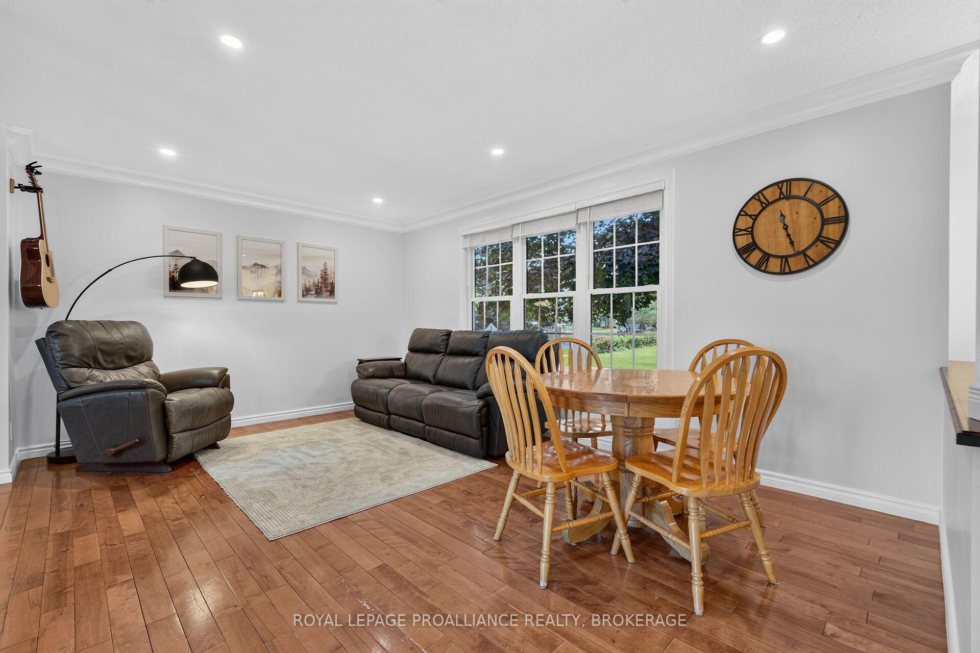 Photo 4 of 691 Aylmer Crescent, Kingston, South of Taylor-Kidd Blvd — HOMEH
