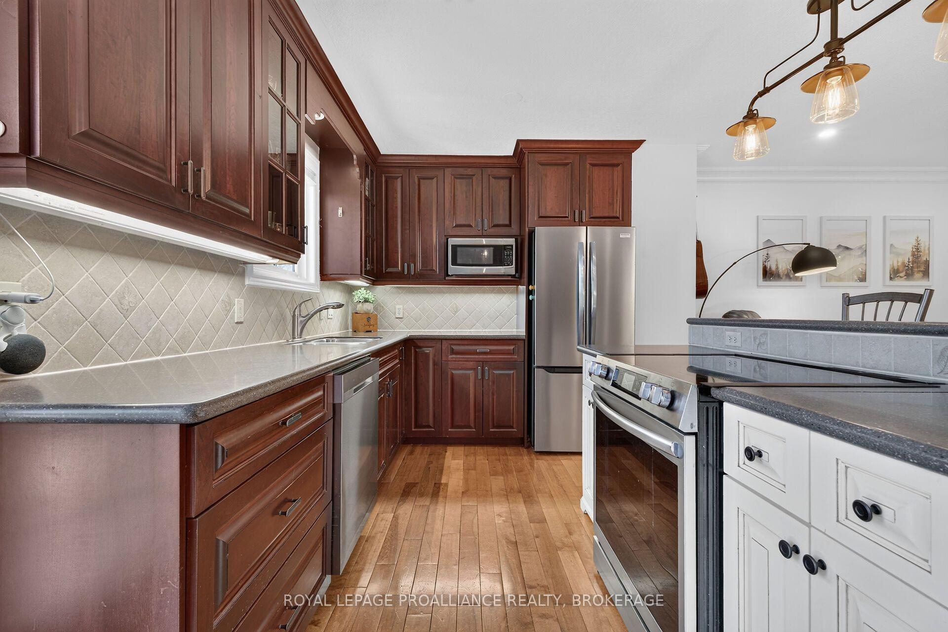 Photo 11 of 691 Aylmer Crescent, Kingston, South of Taylor-Kidd Blvd — HOMEH