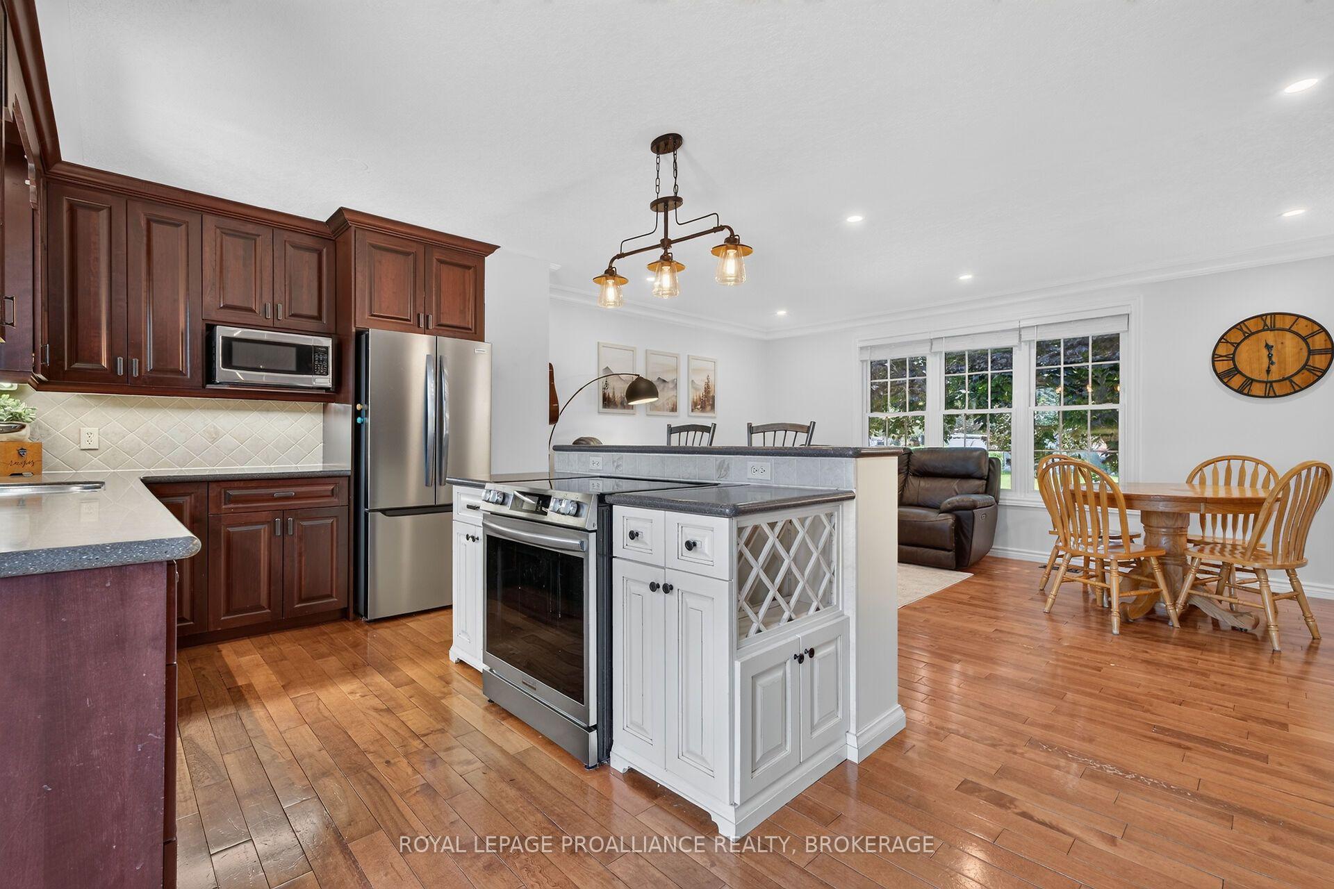 Photo 12 of 691 Aylmer Crescent, Kingston, South of Taylor-Kidd Blvd — HOMEH