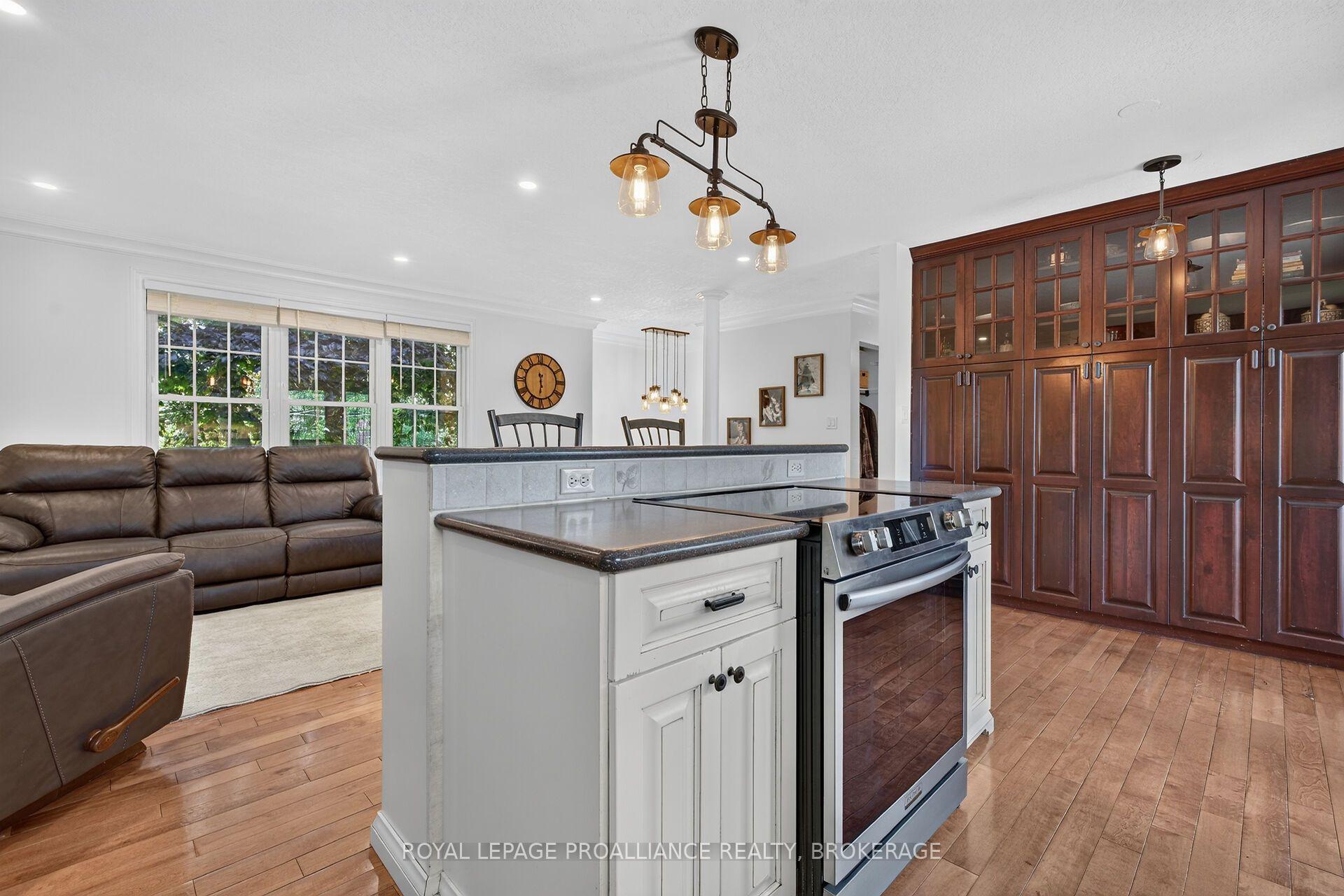 Photo 13 of 691 Aylmer Crescent, Kingston, South of Taylor-Kidd Blvd — HOMEH