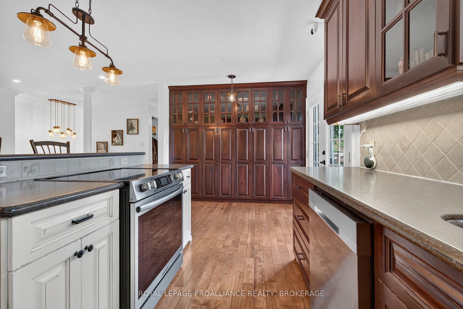 Photo 14 of 691 Aylmer Crescent, Kingston, South of Taylor-Kidd Blvd — HOMEH