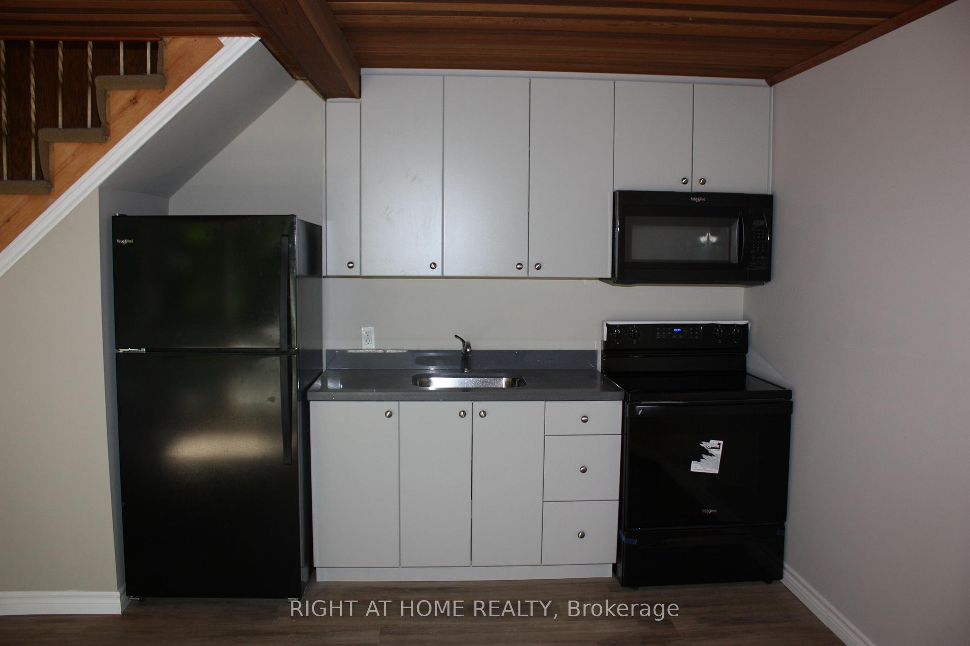 Photo 1 of 16 Dunning Crescent, Etobicoke, Alderwood — HOMEH