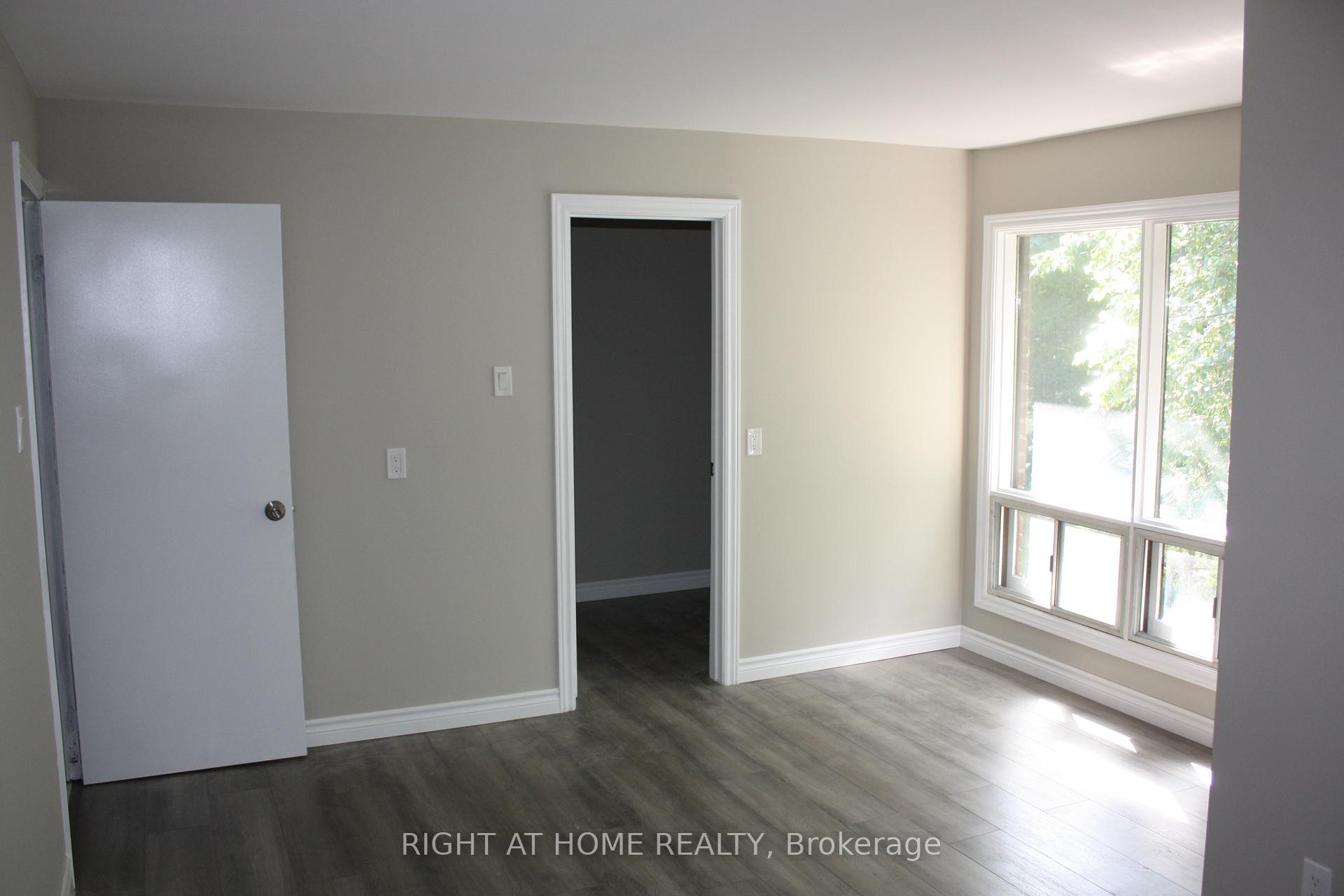Photo 5 of 16 Dunning Crescent, Etobicoke, Alderwood — HOMEH