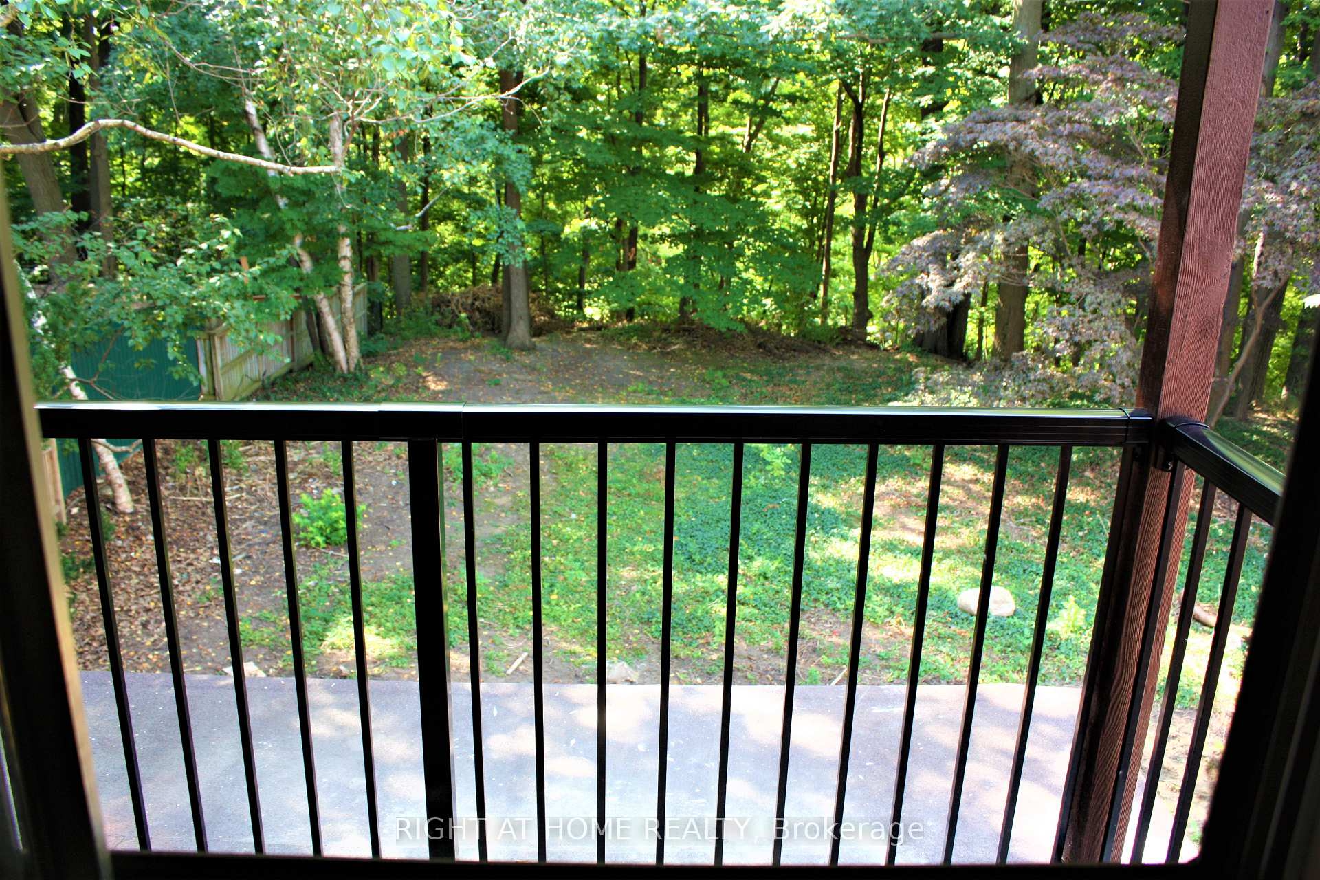 Photo 12 of 16 Dunning Crescent, Etobicoke, Alderwood — HOMEH
