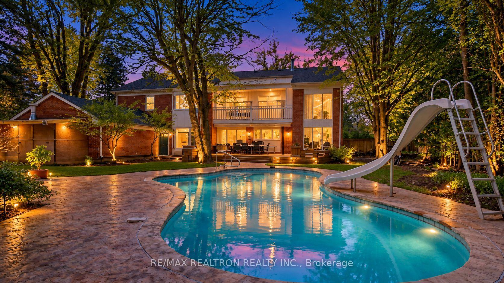 Photo 3 of 17 Old English Lane, Markham, Bayview Glen — HOMEH