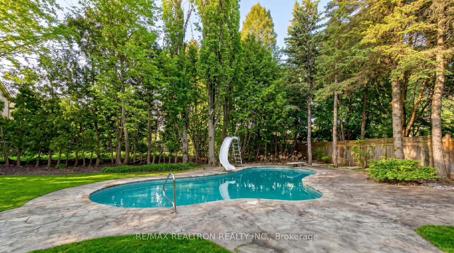 Photo 5 of 17 Old English Lane, Markham, Bayview Glen — HOMEH