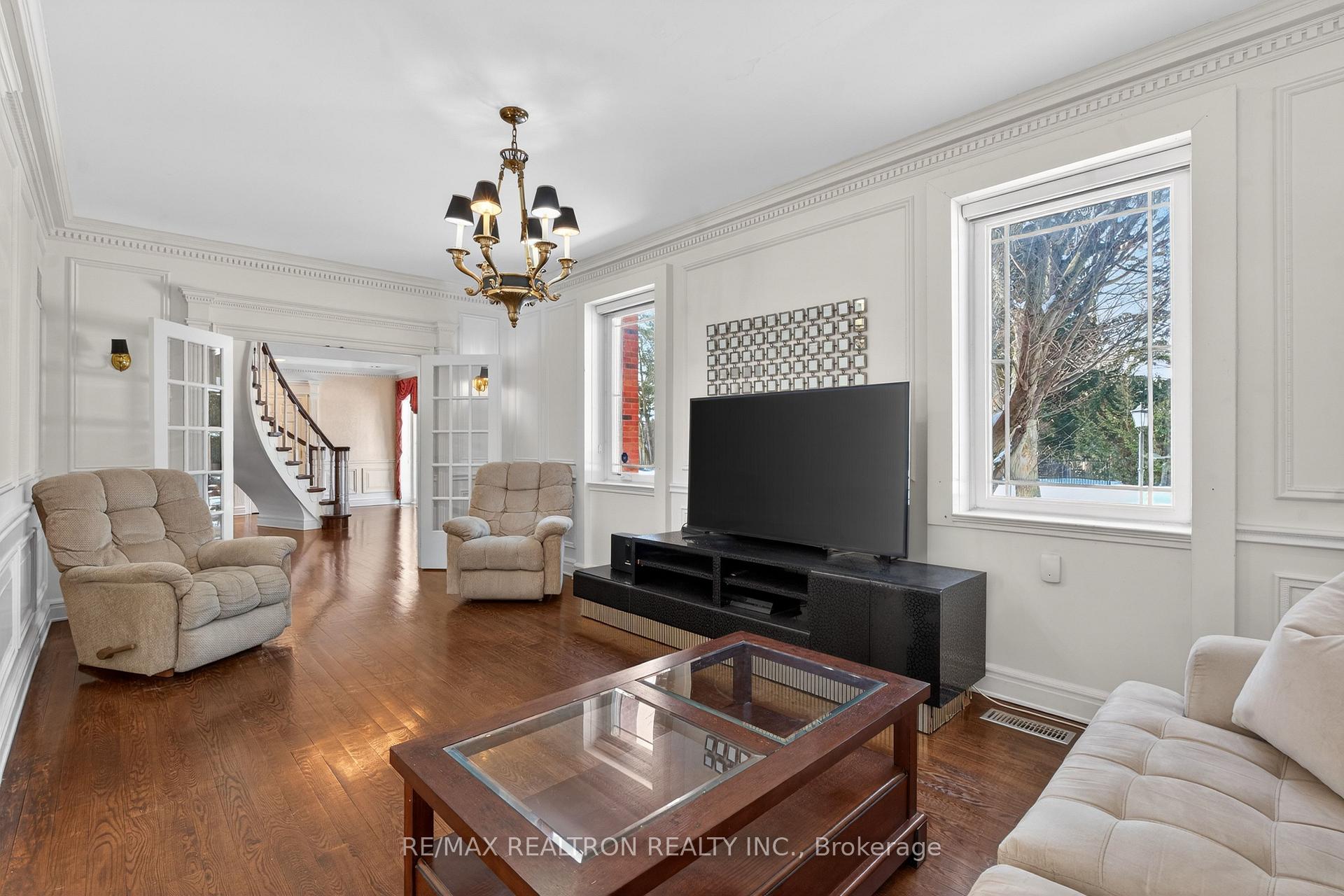 Photo 13 of 17 Old English Lane, Markham, Bayview Glen — HOMEH